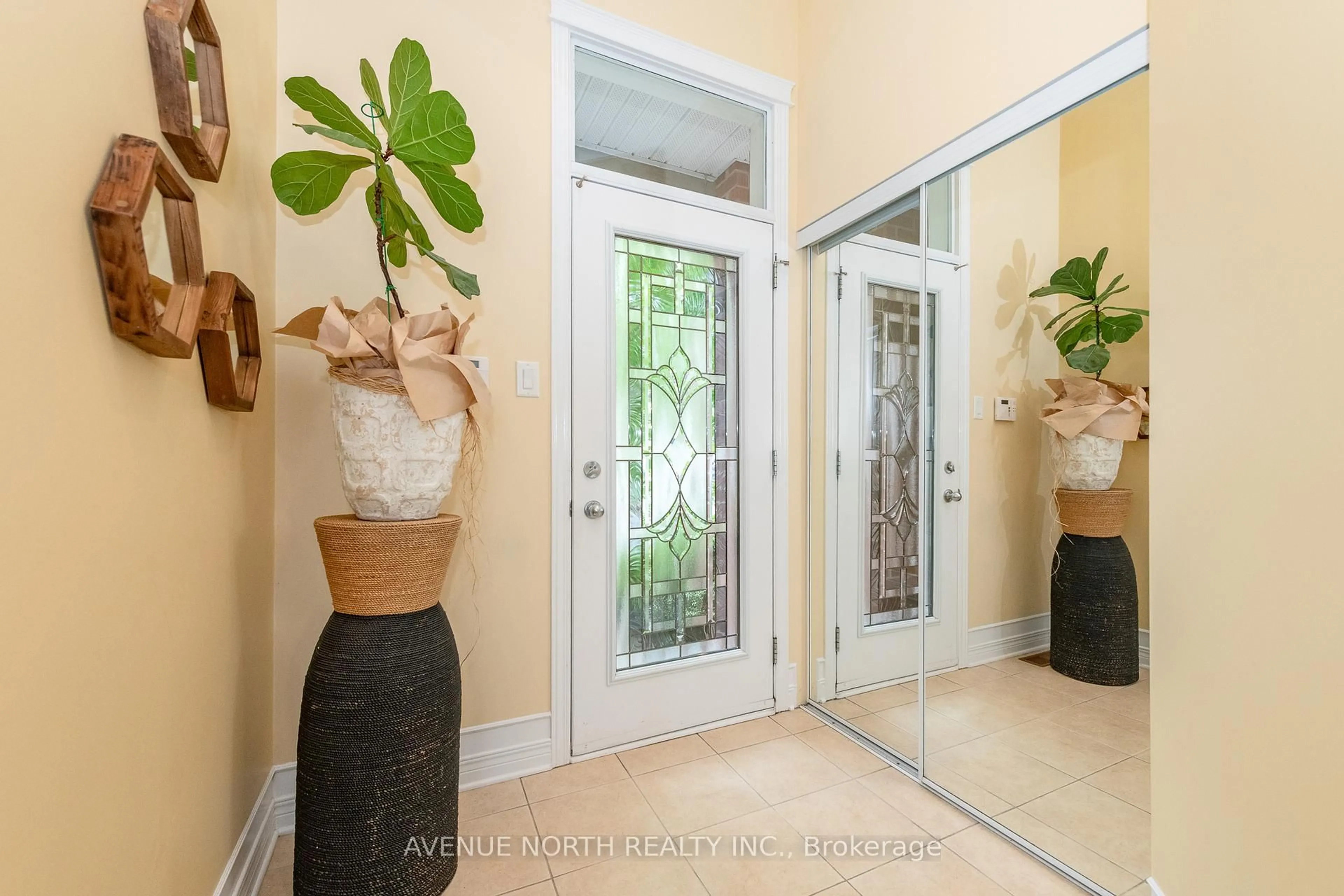 Indoor entryway for 92 Encore Private, Ottawa Ontario K2E 0A2