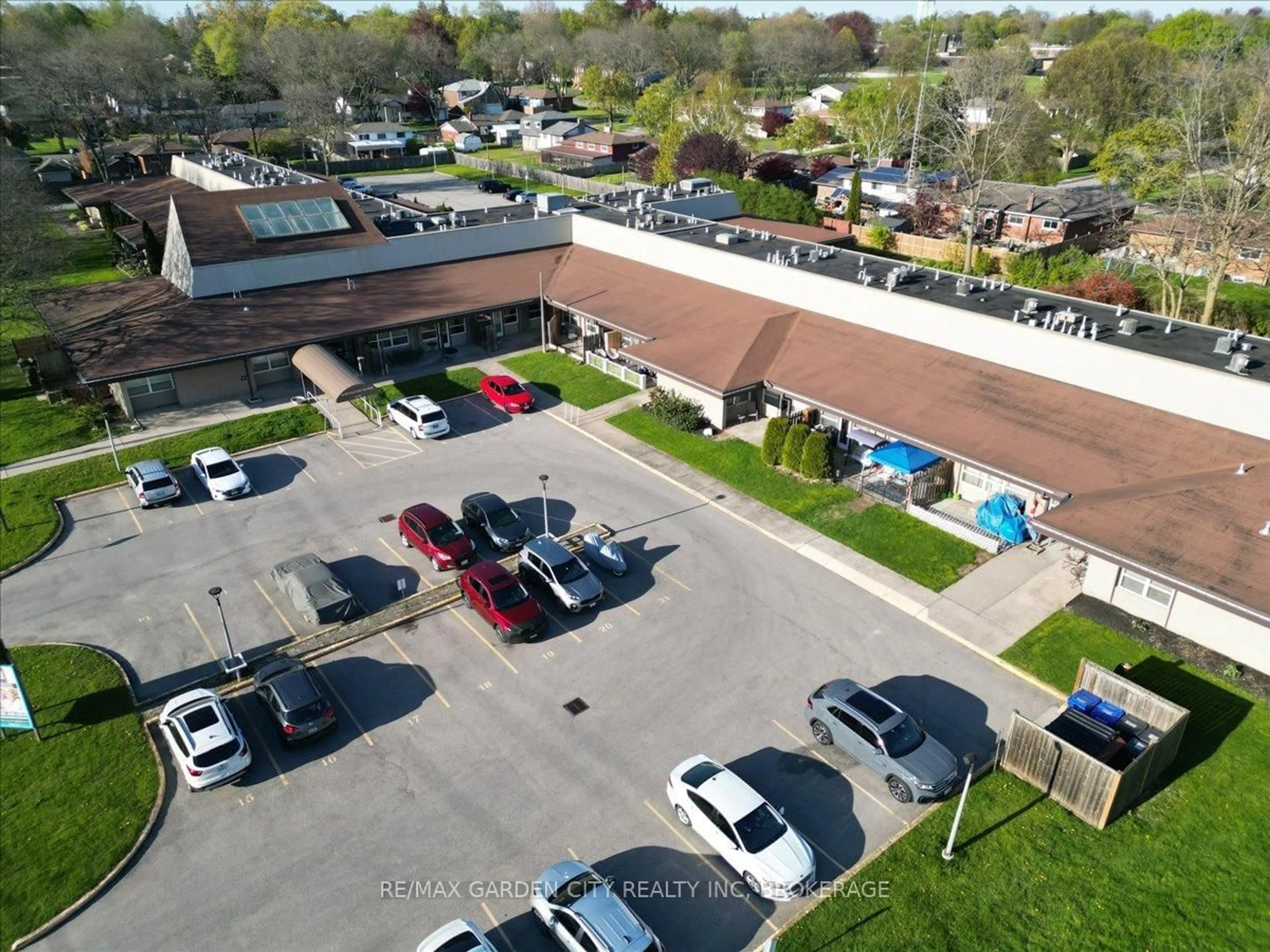 A pic from outside/outdoor area/front of a property/back of a property/a pic from drone, street for 6350 Dorchester Rd #125, Niagara Falls Ontario L2G 0A1