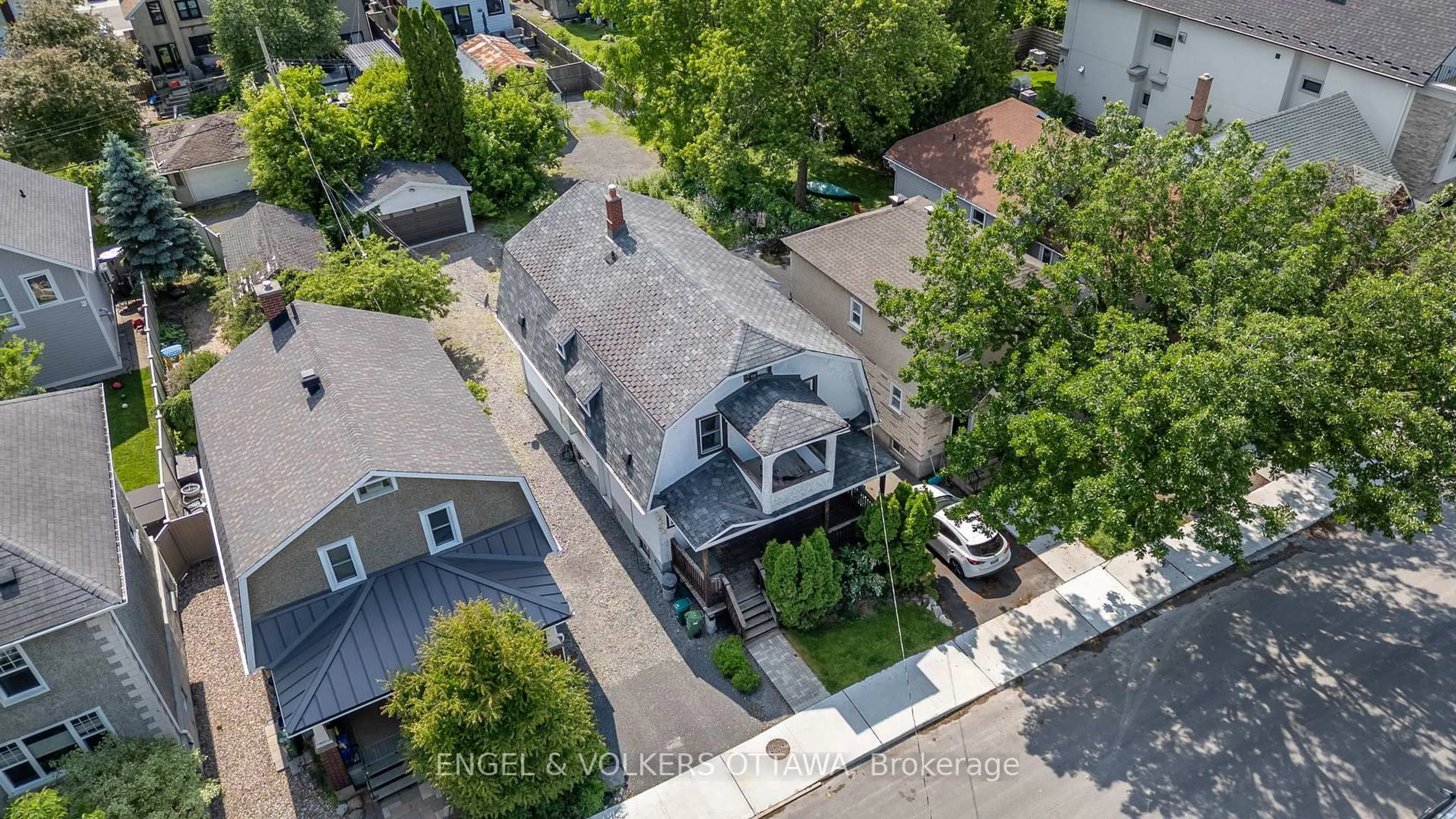 A pic from outside/outdoor area/front of a property/back of a property/a pic from drone, street for 76 Huron Ave, Ottawa Ontario K1Y 0V9