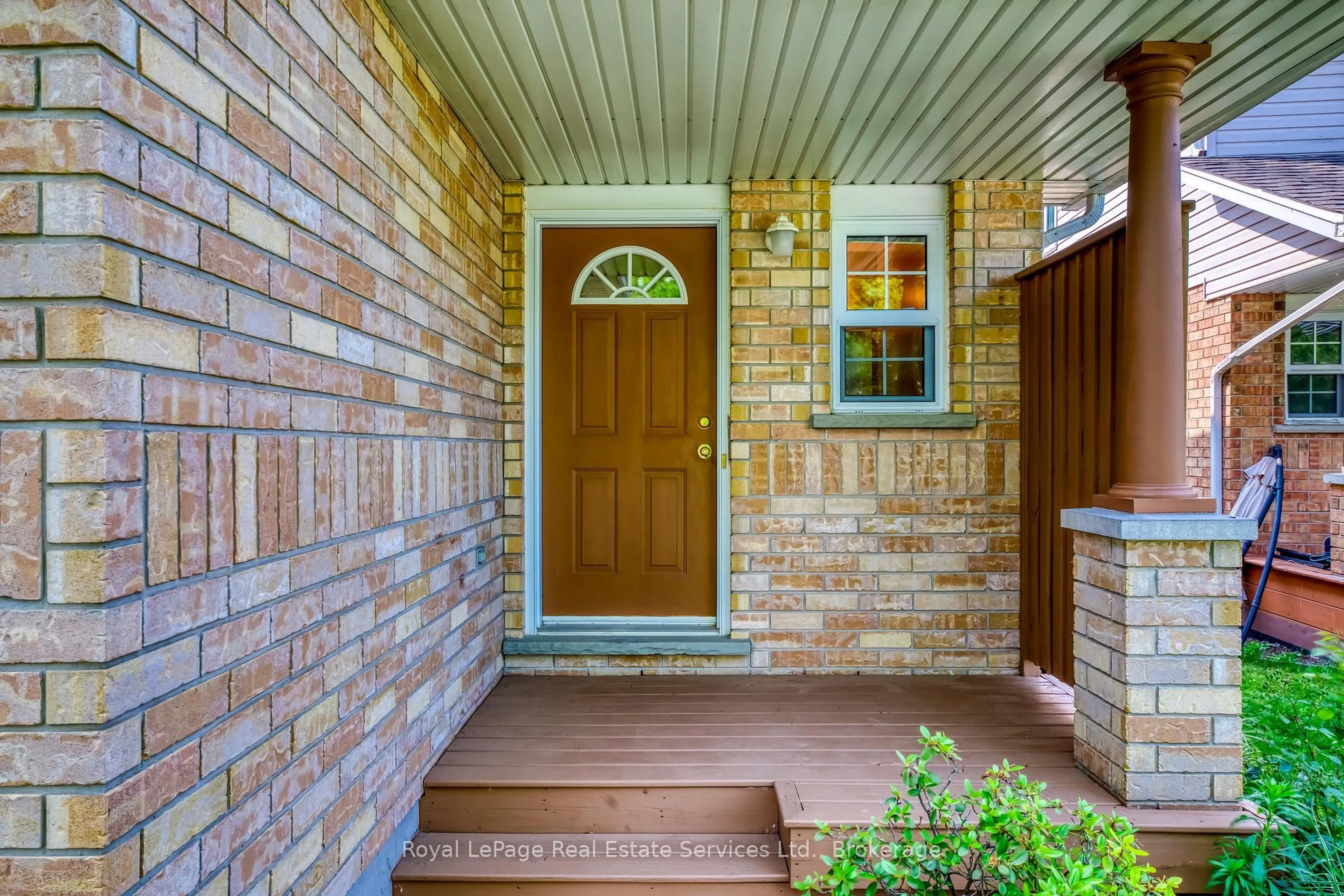 Indoor entryway for 59 Watercress Crt, Kitchener Ontario N2E 3S7