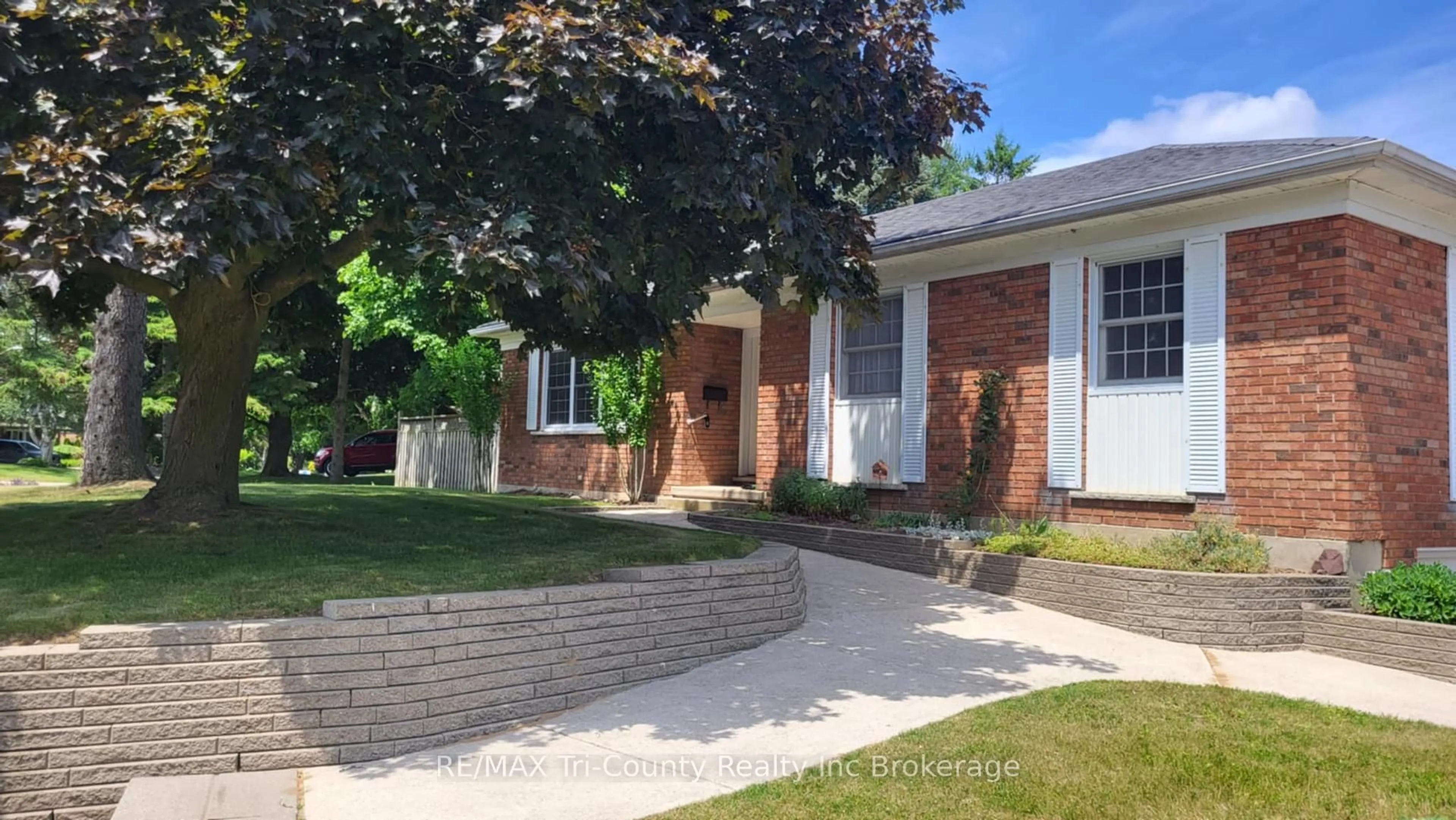 Home with brick exterior material, street for 7 Glenridge Rd, Tillsonburg Ontario N4G 4J6