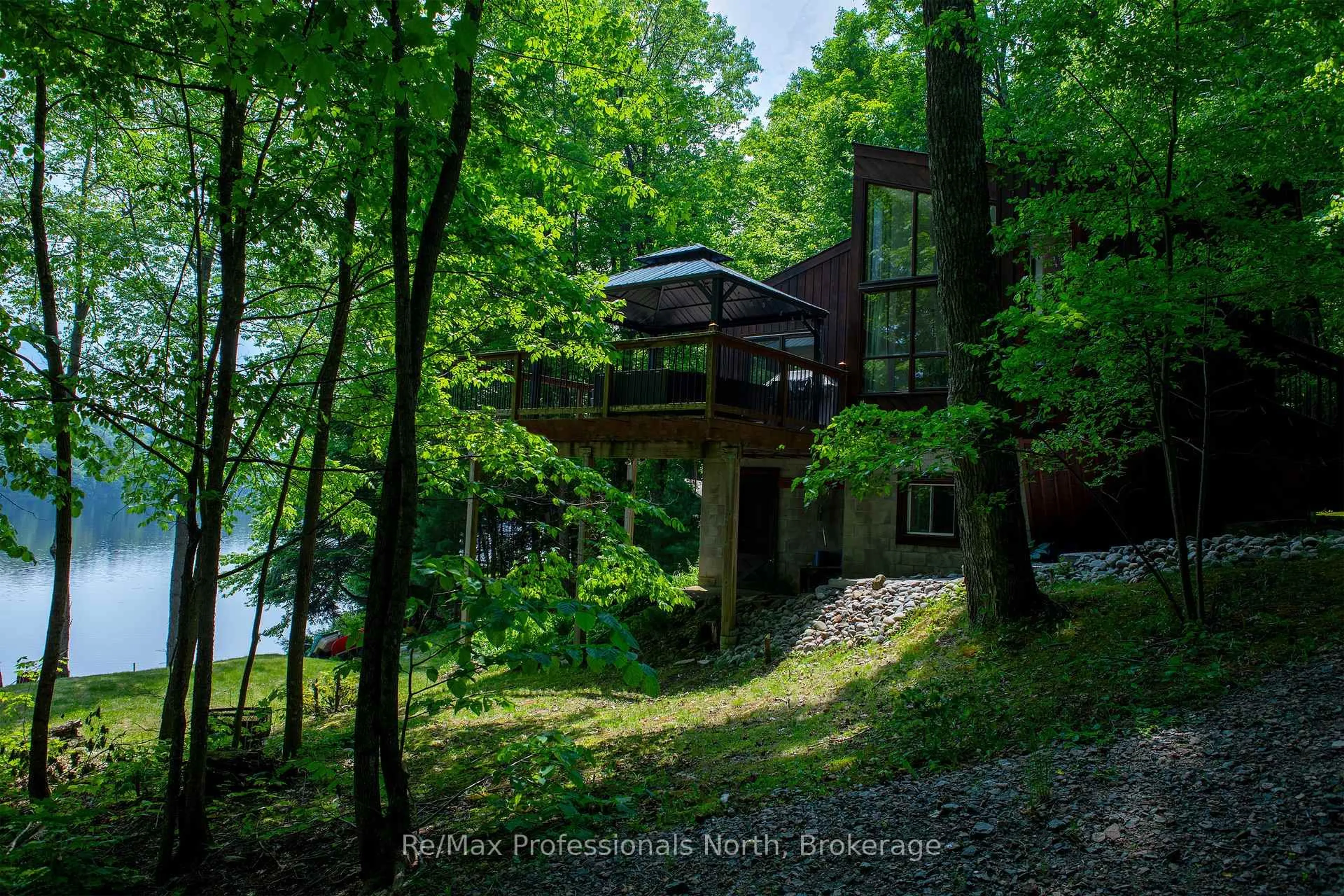 A pic from outside/outdoor area/front of a property/back of a property/a pic from drone, water/lake/river/ocean view for 1008 Seven Dwarfs Cres, Bracebridge Ontario P1L 1X1