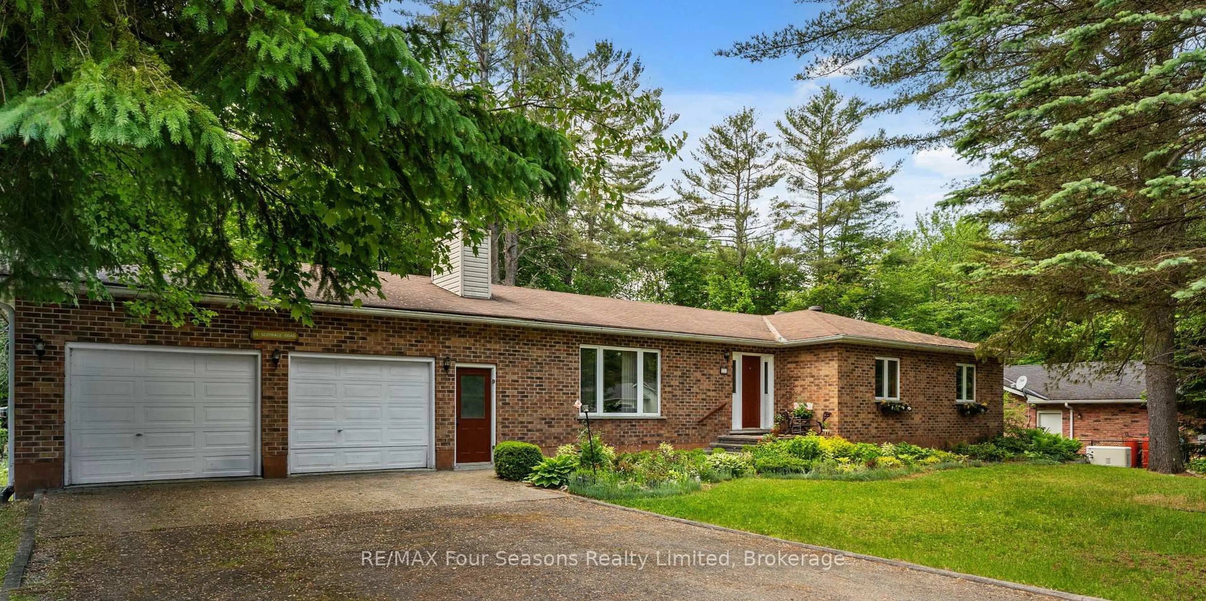 Home with brick exterior material, street for 113 Glendale Rd, Bracebridge Ontario P1L 1A7