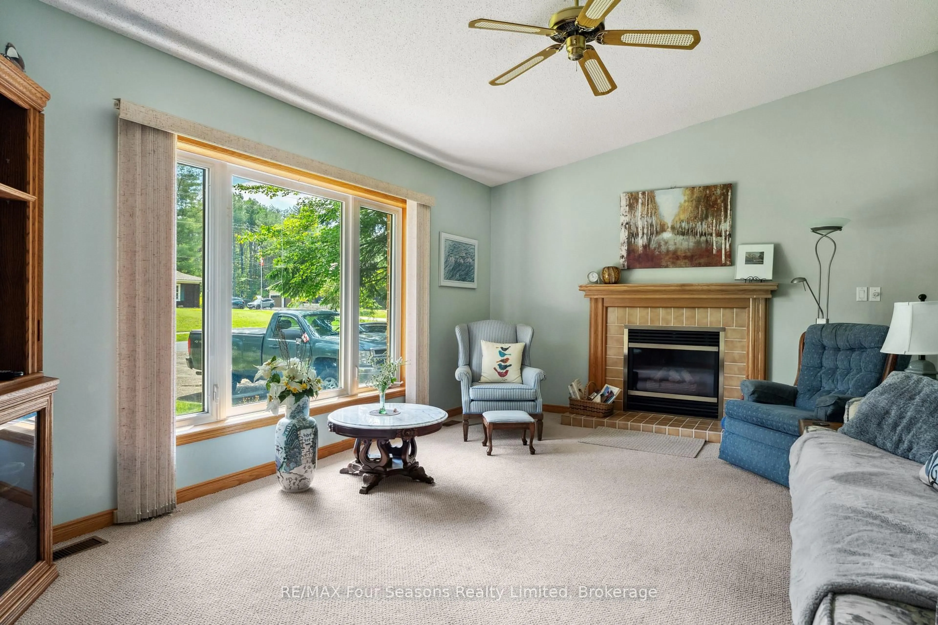 Living room with furniture, unknown for 113 Glendale Rd, Bracebridge Ontario P1L 1A7