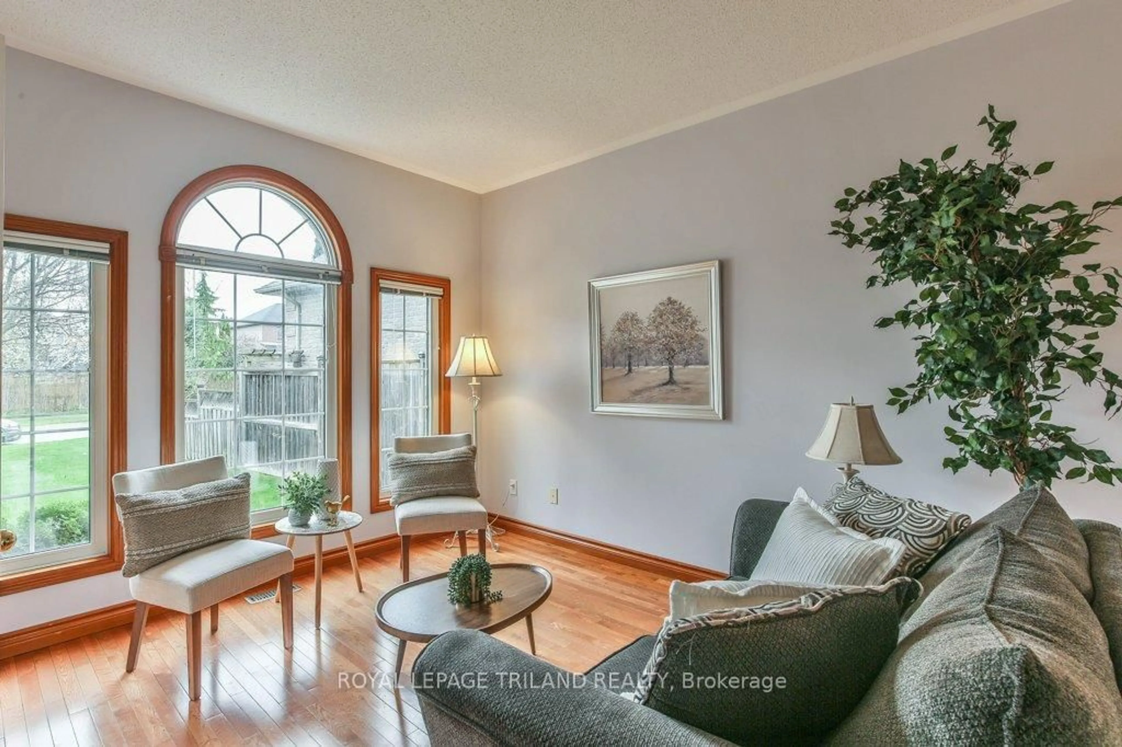 Living room with furniture, unknown for 41 GREYROCK Cres, London East Ontario N5Y 6L4