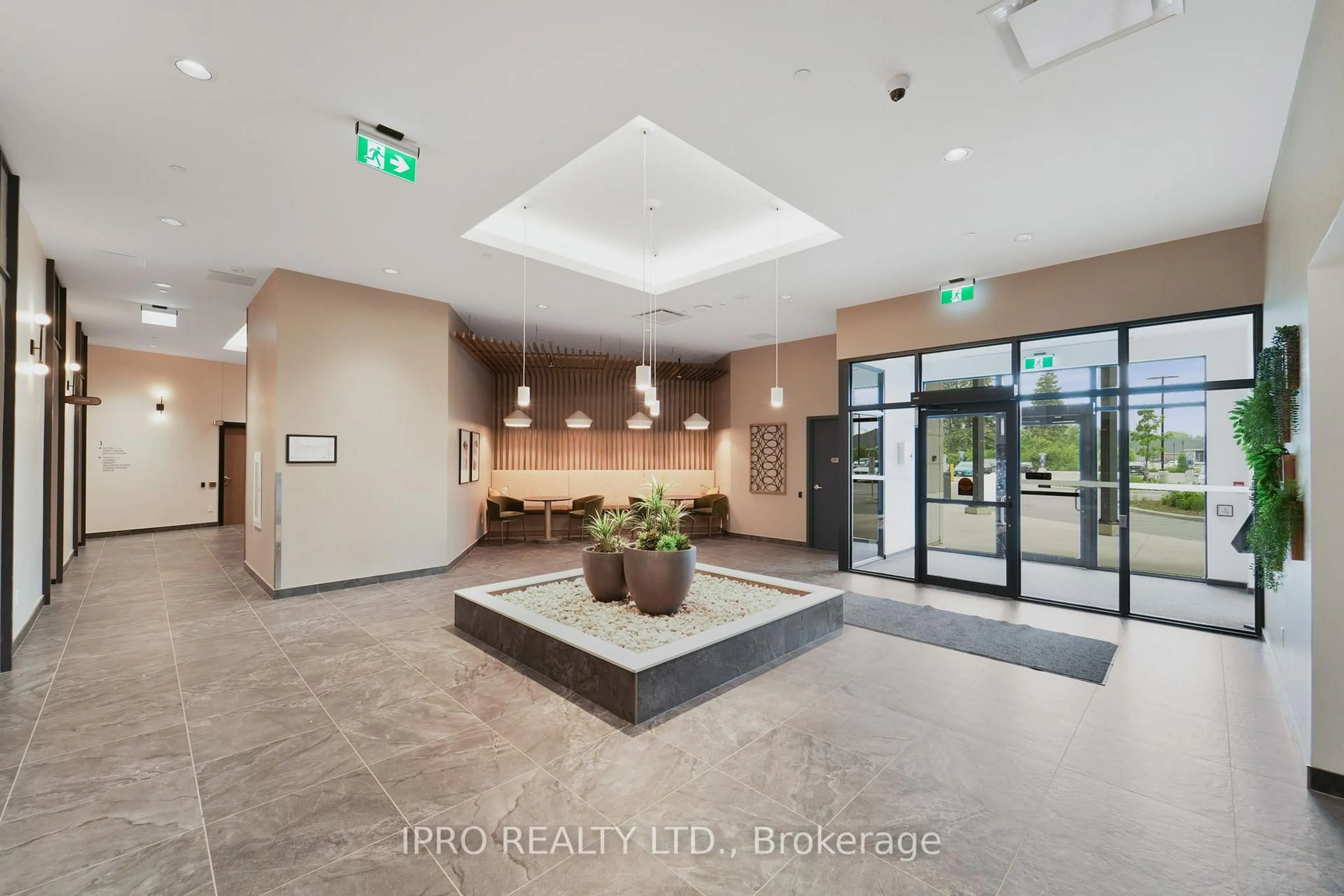 Indoor foyer for 525 New Dundee Rd #802, Kitchener Ontario N2P 0K8