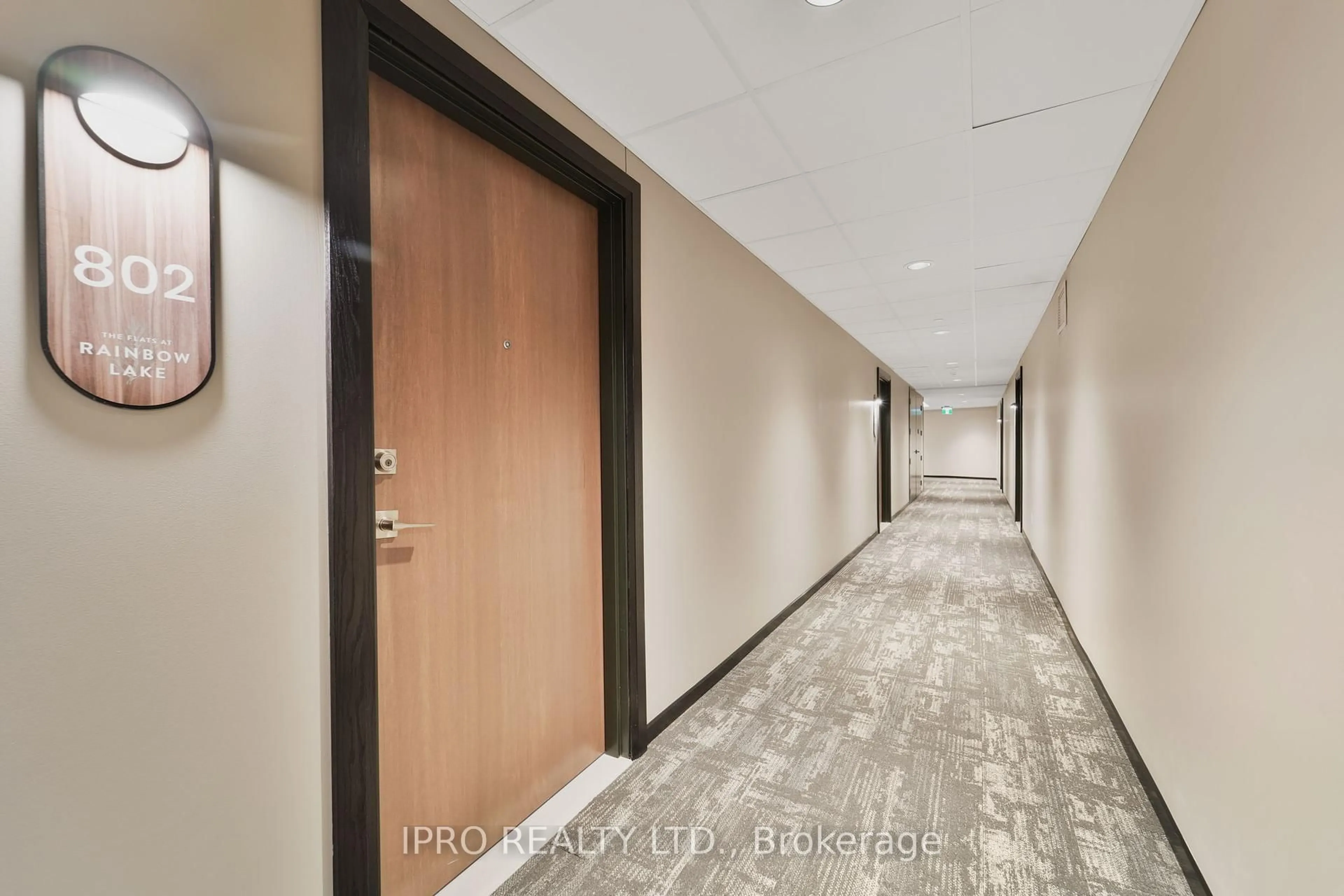 Indoor foyer for 525 New Dundee Rd #802, Kitchener Ontario N2P 0K8