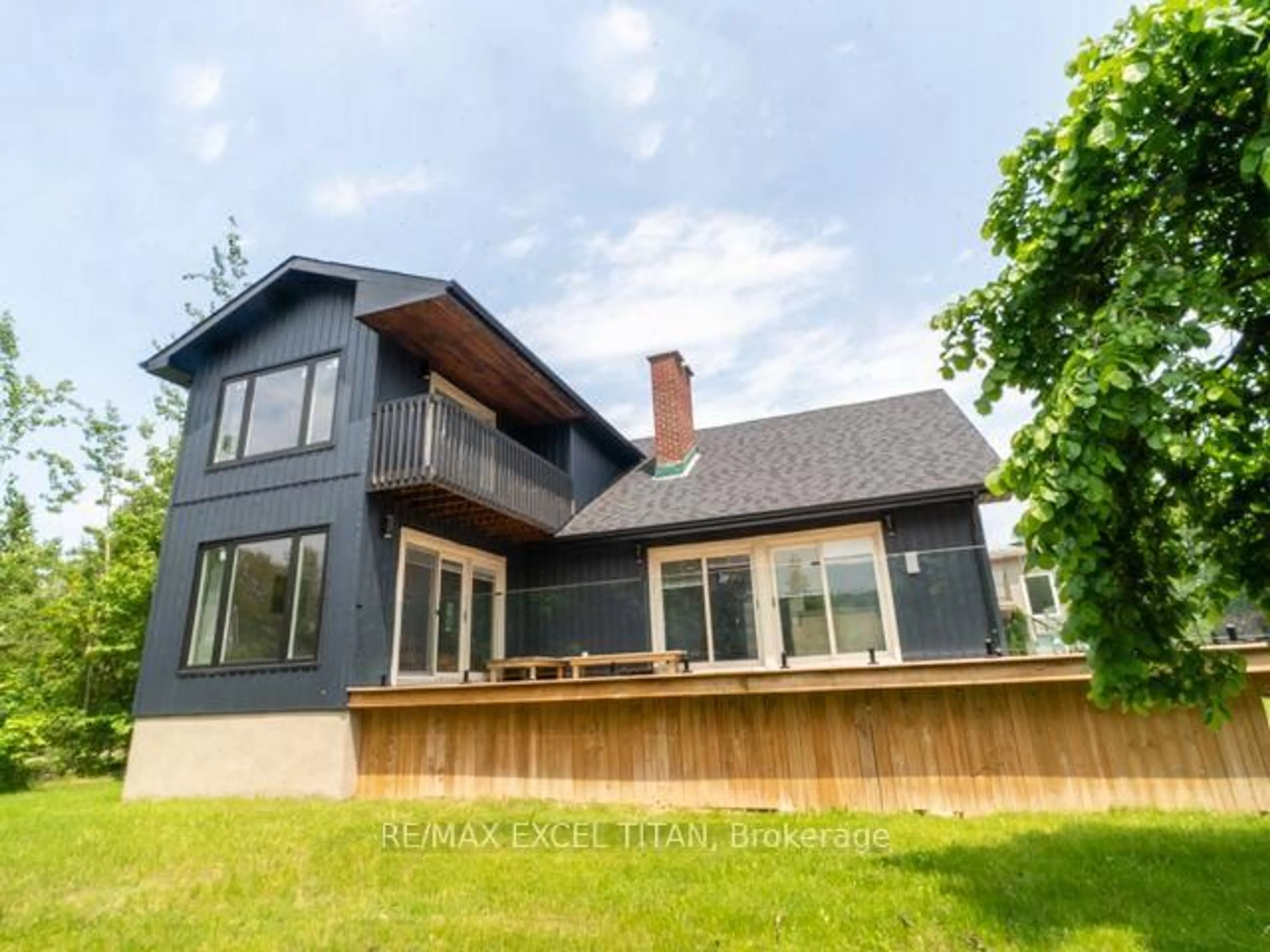Home with brick exterior material, building for 103 Birch View Tr, Blue Mountains Ontario L9Y 3Z2