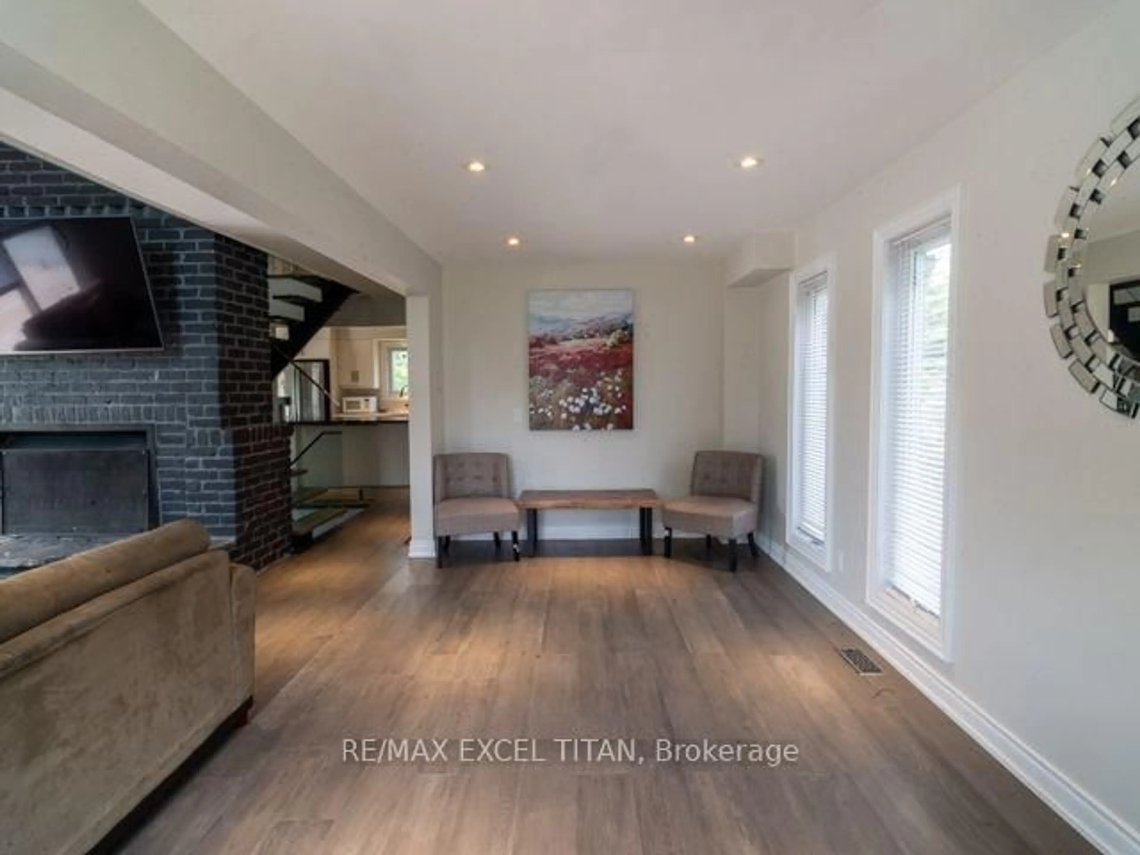 Indoor entryway for 103 Birch View Tr, Blue Mountains Ontario L9Y 3Z2