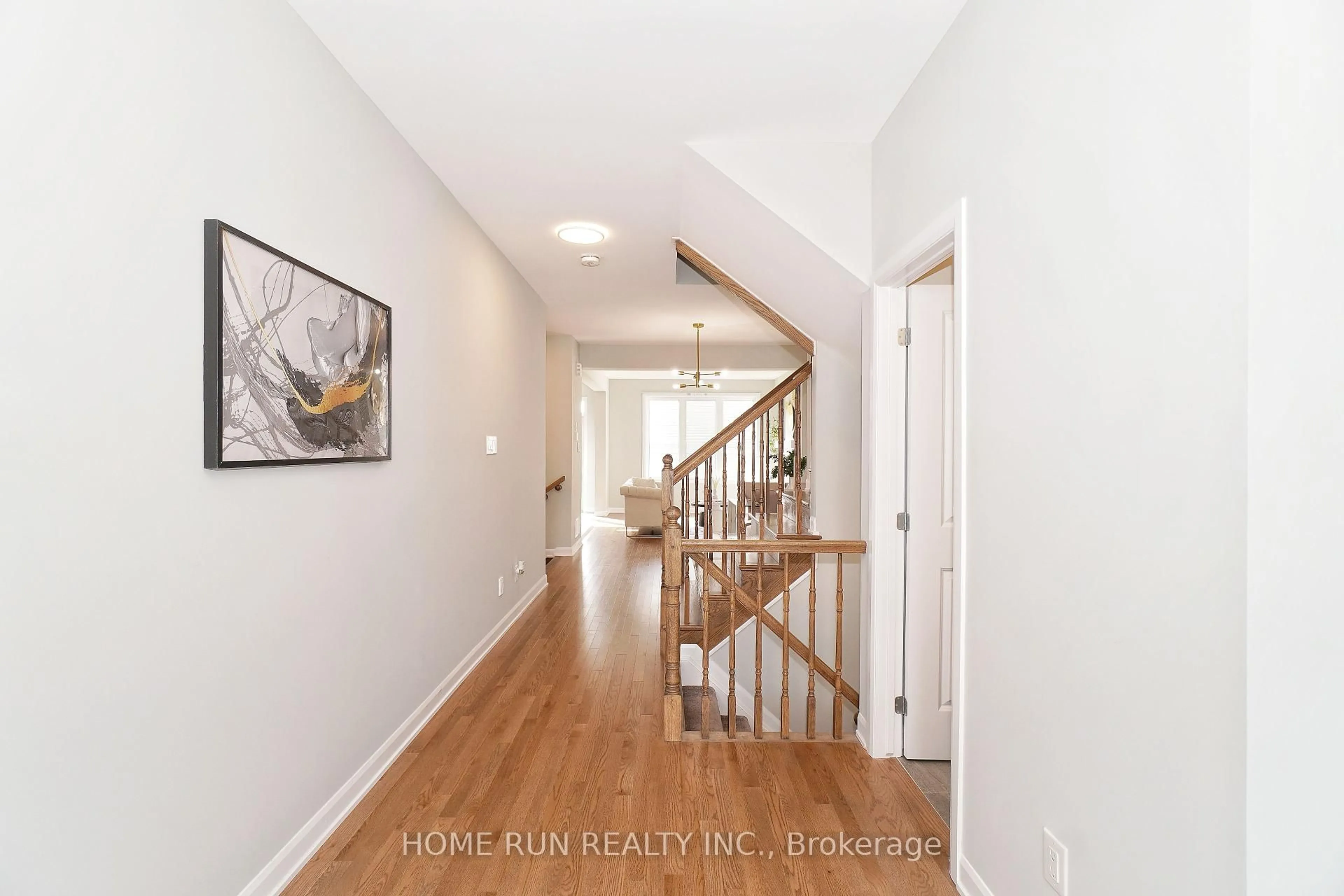 Indoor entryway for 597 PAINE Ave, Ottawa Ontario K2T 0R2