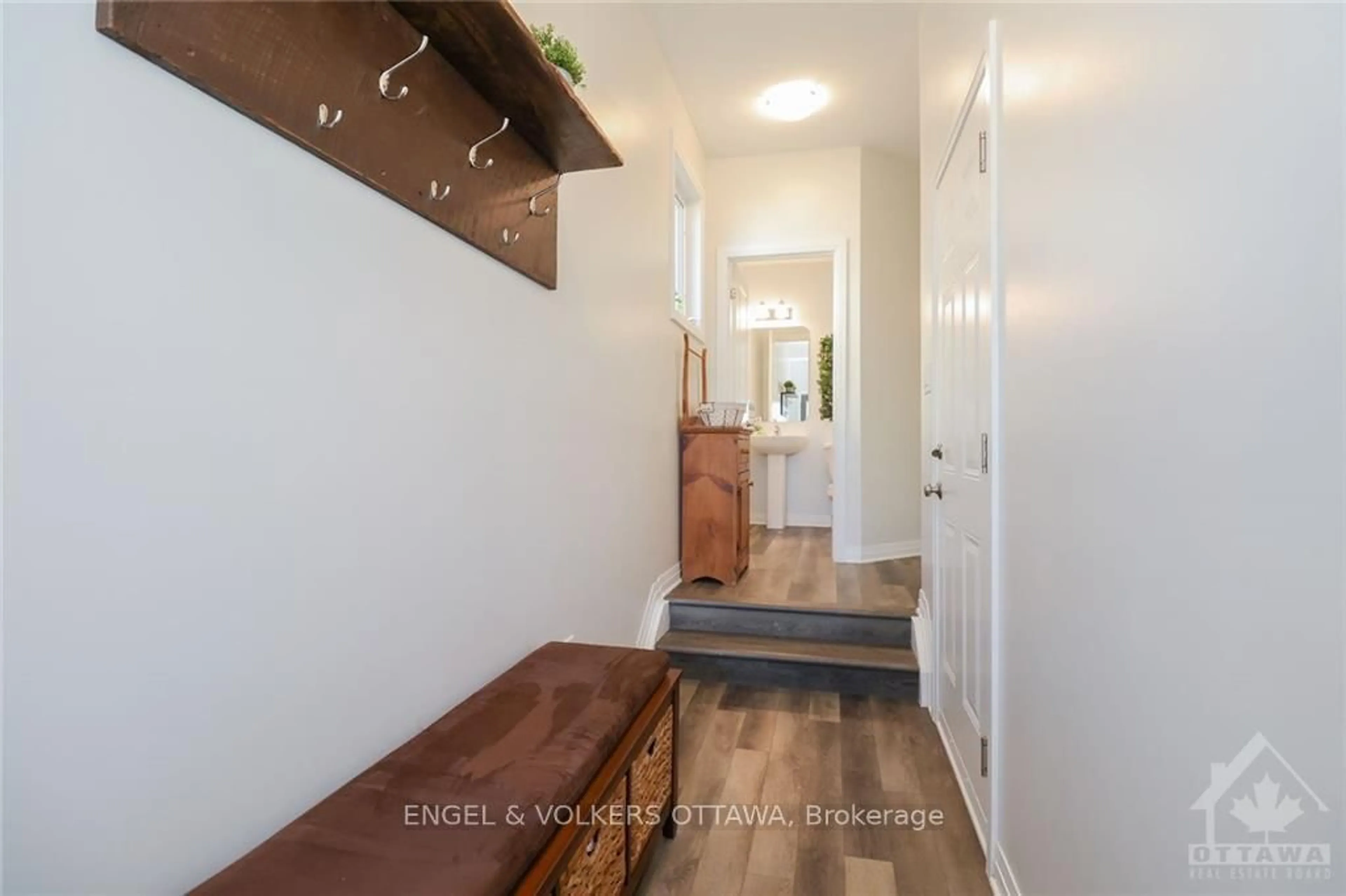 Indoor entryway for 14 Mona Mcbride St, Arnprior Ontario K7S 0C6