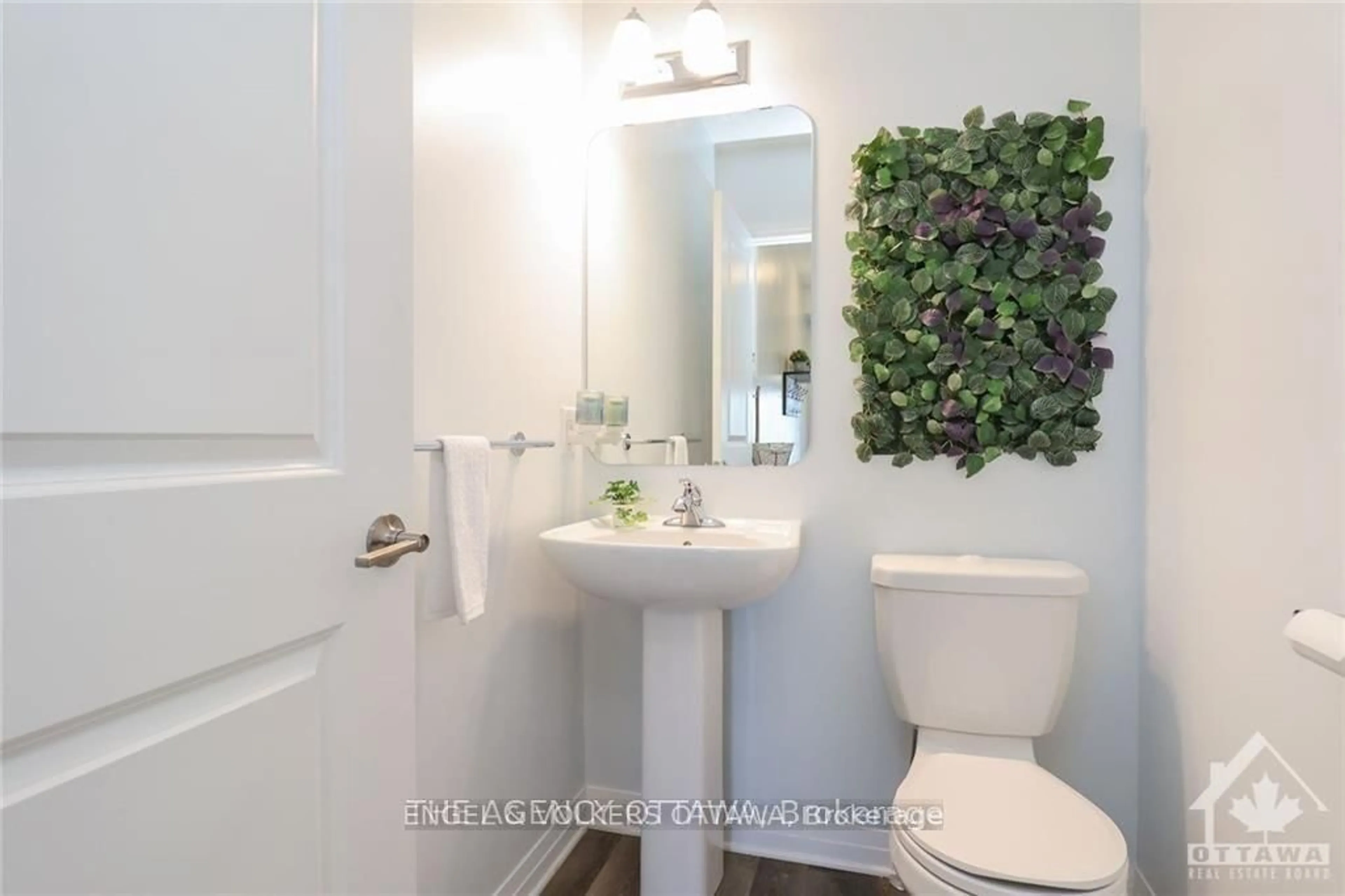 Standard bathroom, ceramic/tile floor for 14 Mona Mcbride St, Arnprior Ontario K7S 0C6