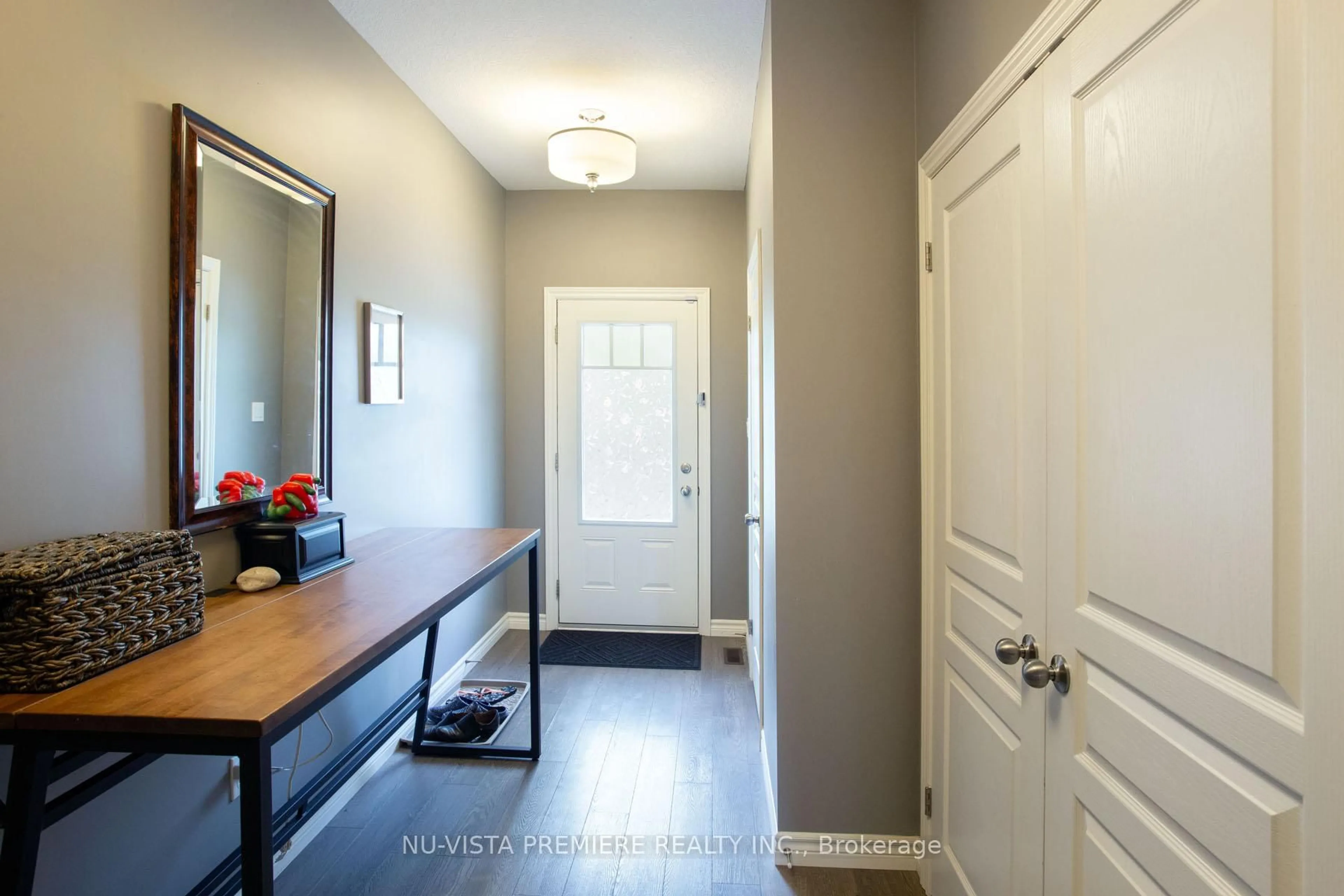 Indoor entryway for 1924 Cedarhollow Blvd #11, London North Ontario N5X 0K3