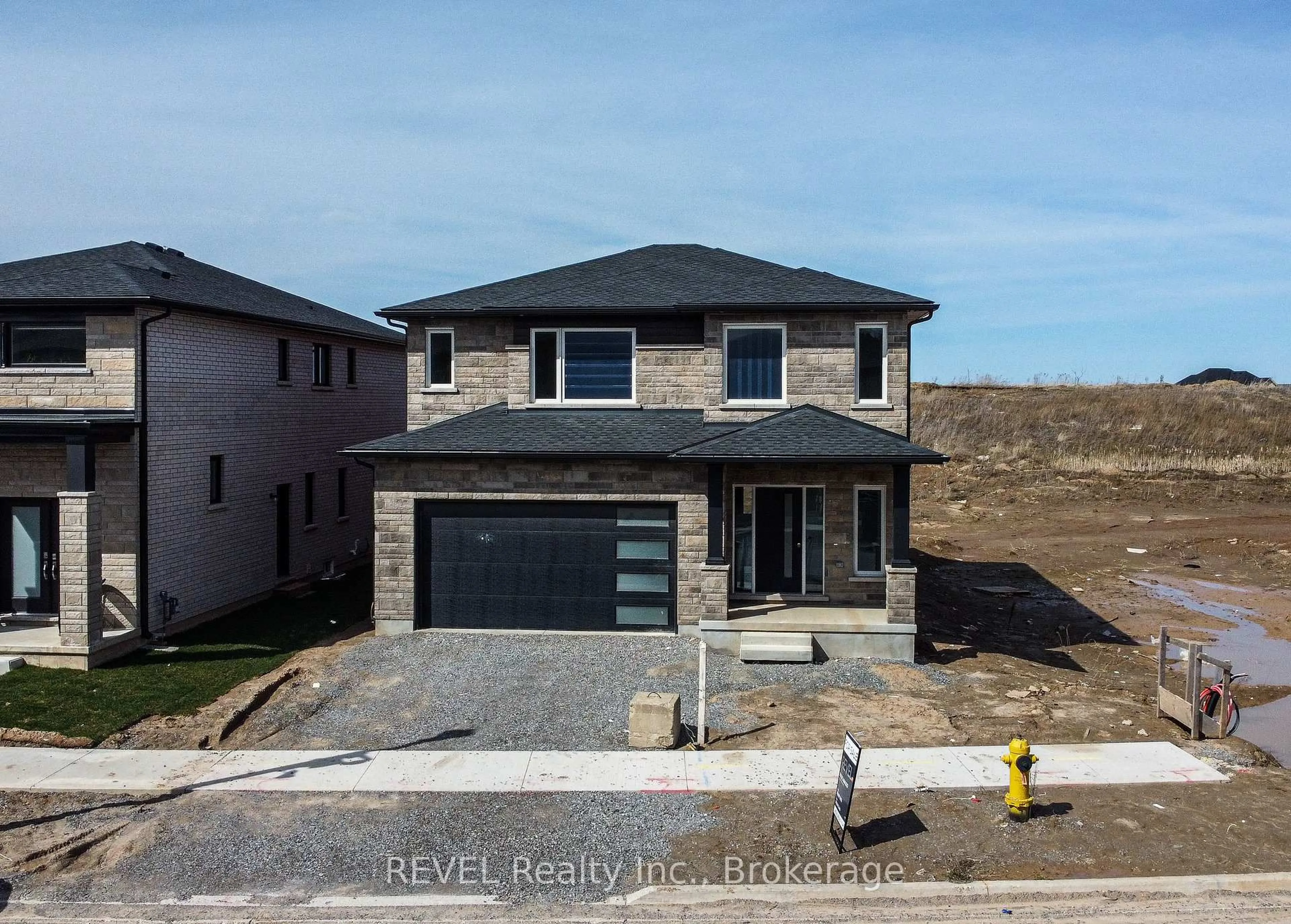 A pic from outside/outdoor area/front of a property/back of a property/a pic from drone, street for 111 Acacia Rd, Pelham Ontario L0S 1E6
