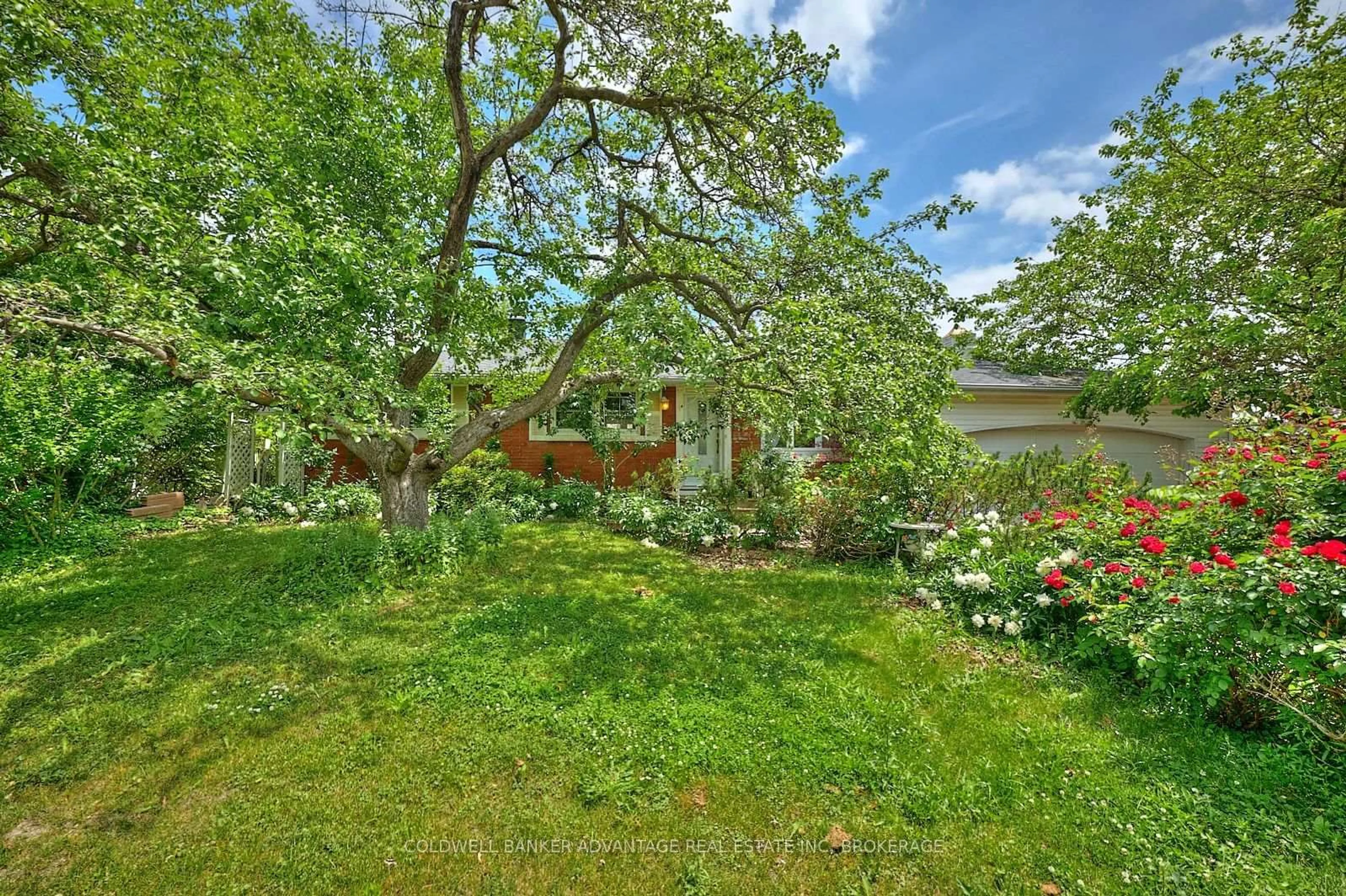 Patio, forest/trees view for 25 Riverview Dr, Welland Ontario L3C 2E5