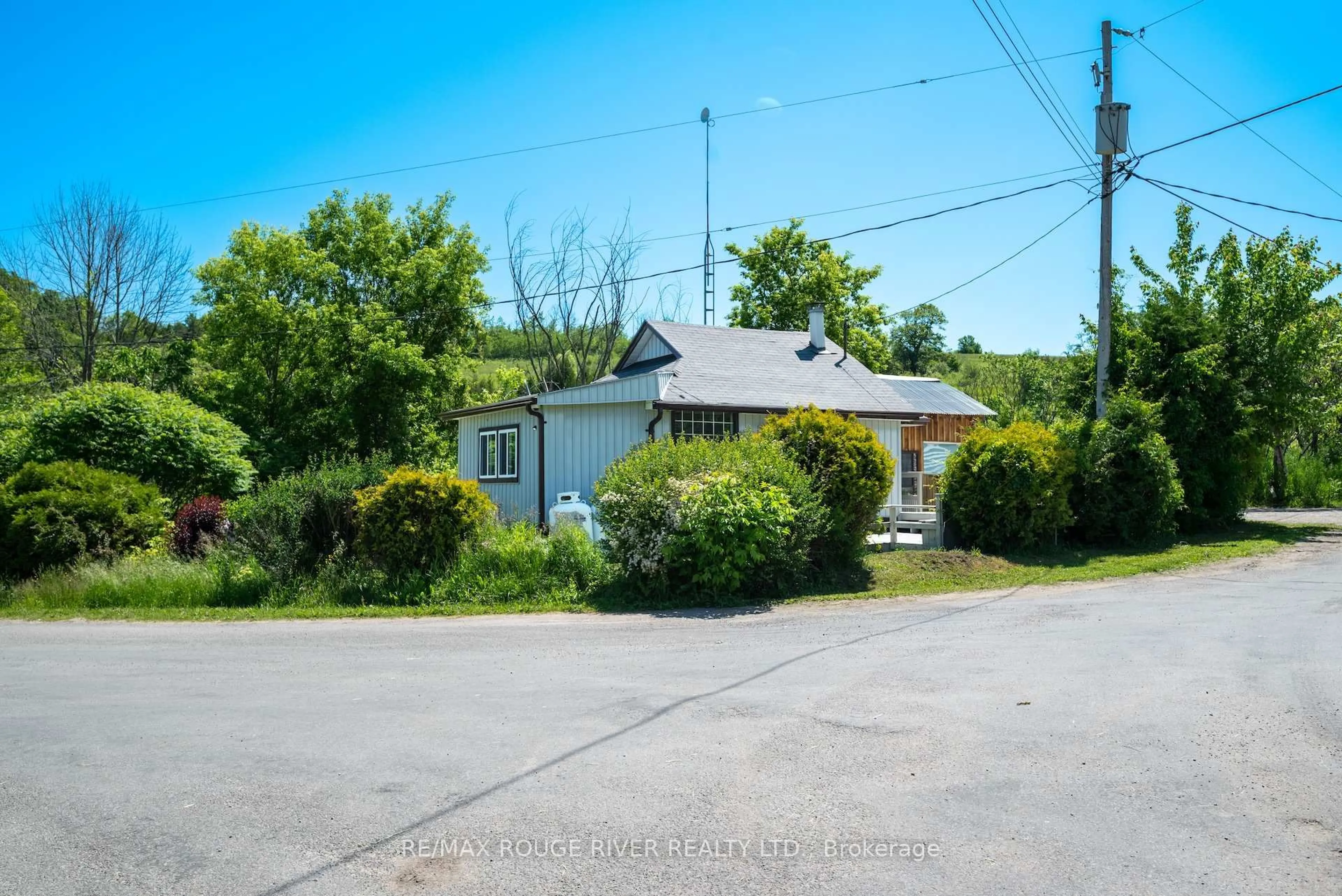 A pic from outside/outdoor area/front of a property/back of a property/a pic from drone, street for 200 Dunnette Landing, Alnwick/Haldimand Ontario K0K 2X0