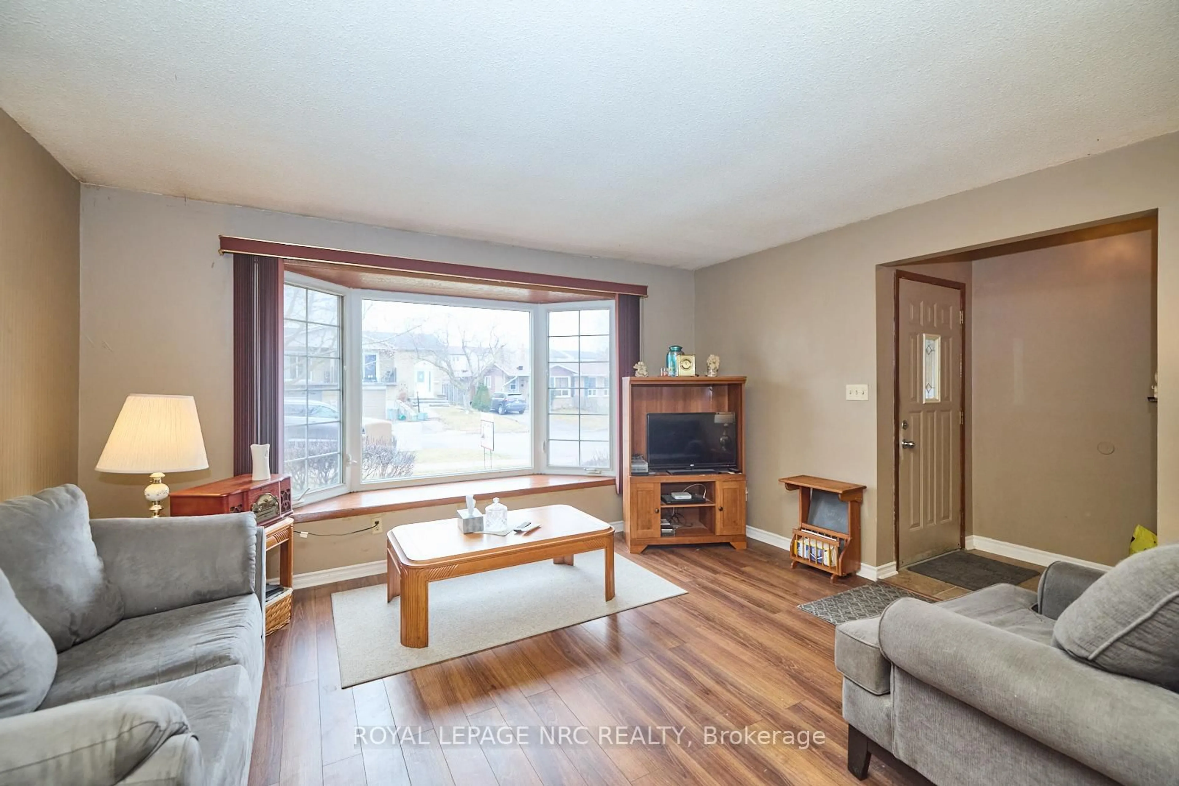 Living room with furniture, wood/laminate floor for 45 Green Maple Dr, St. Catharines Ontario L2P 3P4