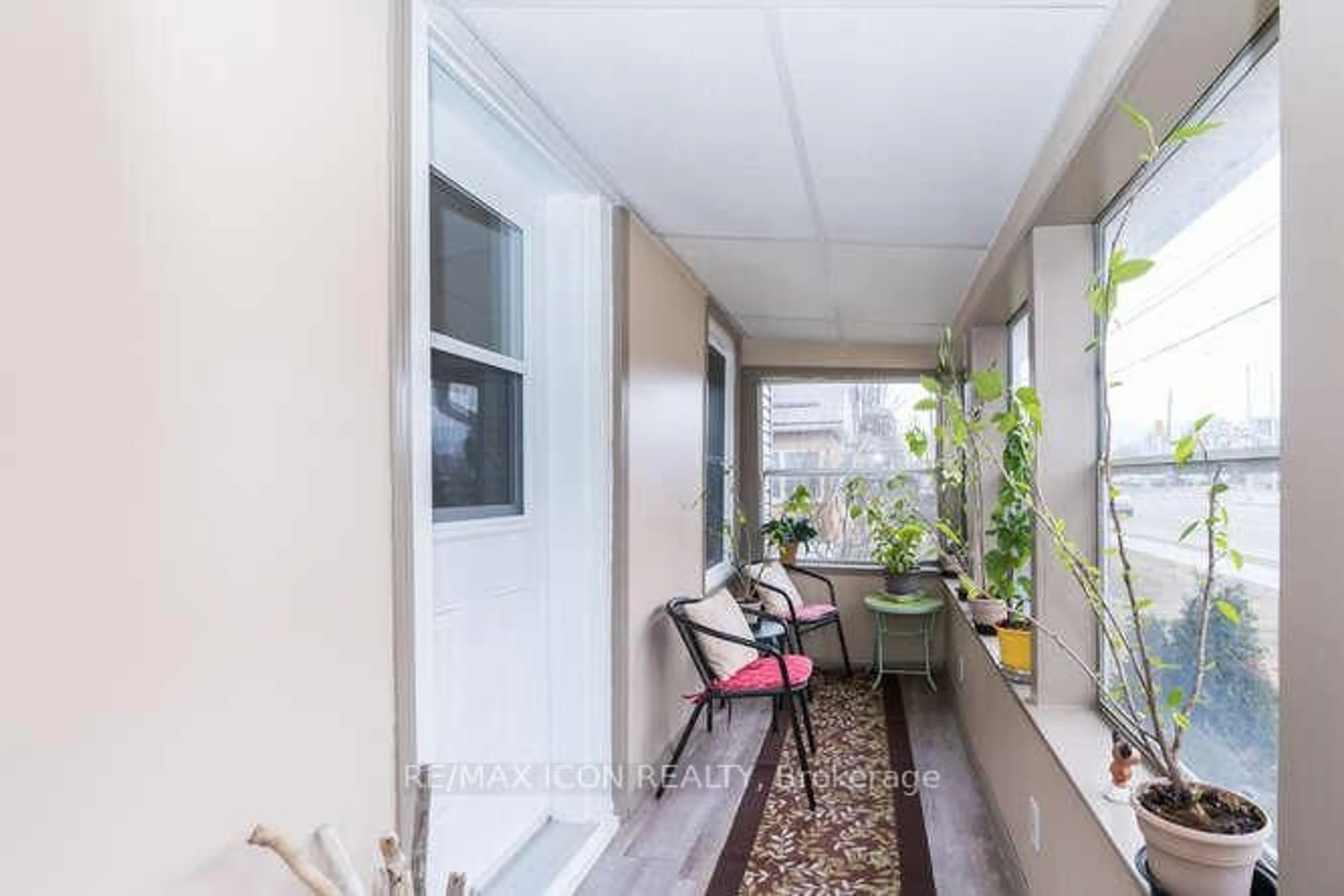 Balcony in the apartment, street for 198 Elm St, St. Thomas Ontario N5R 1J3