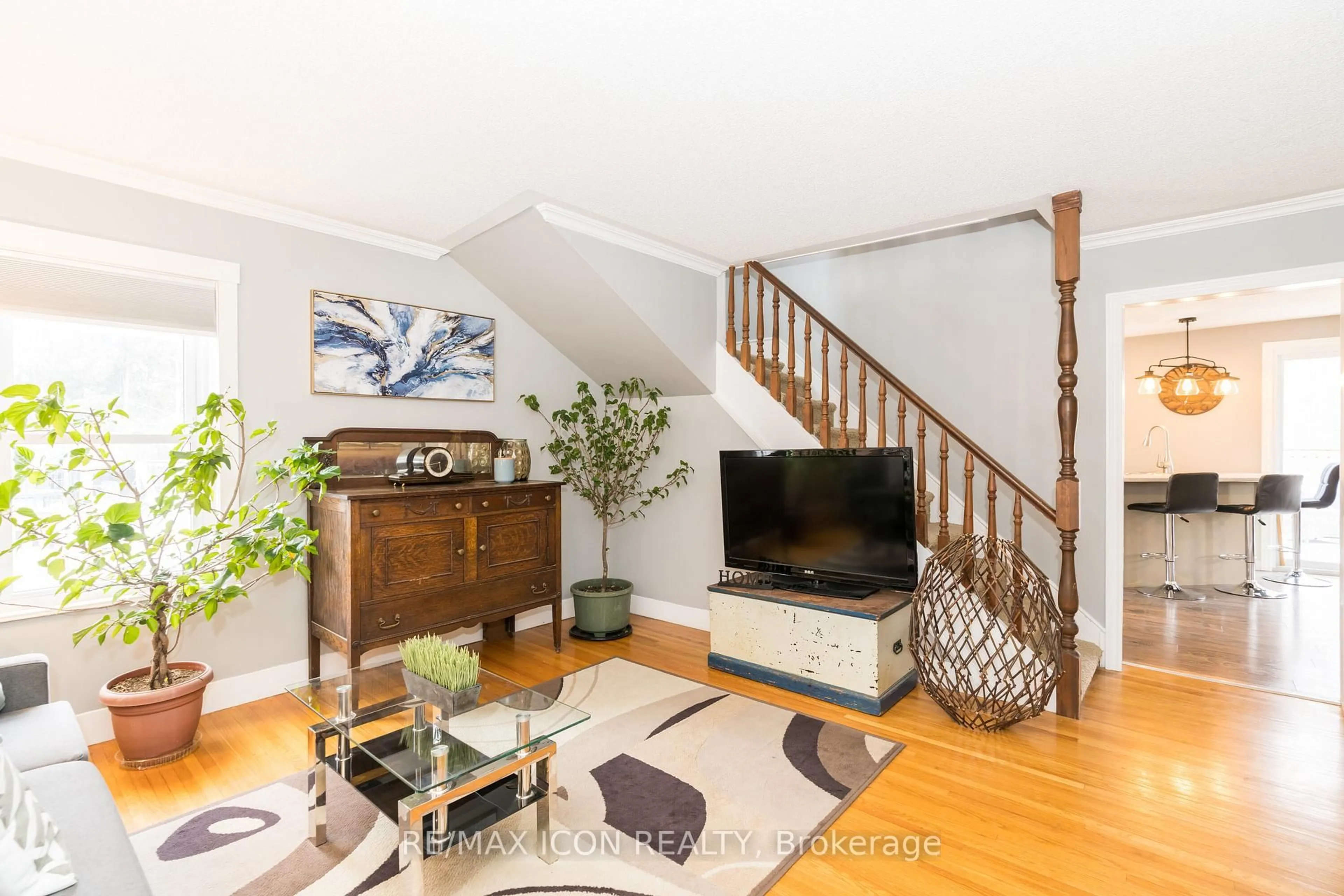 Living room with furniture, unknown for 198 Elm St, St. Thomas Ontario N5R 1J3