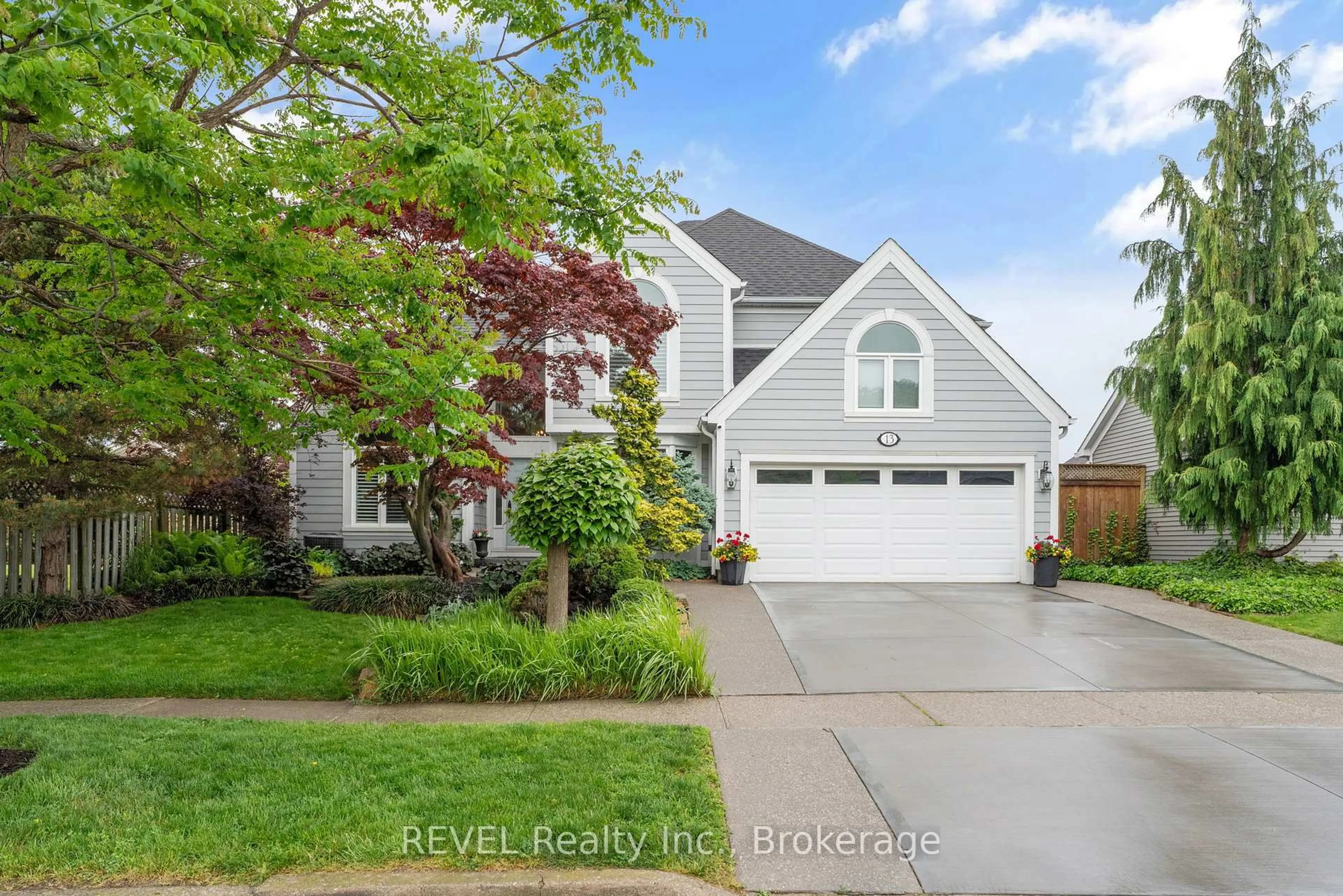 Home with vinyl exterior material, street for 13 Breckenridge Blvd, St. Catharines Ontario L2W 1A7