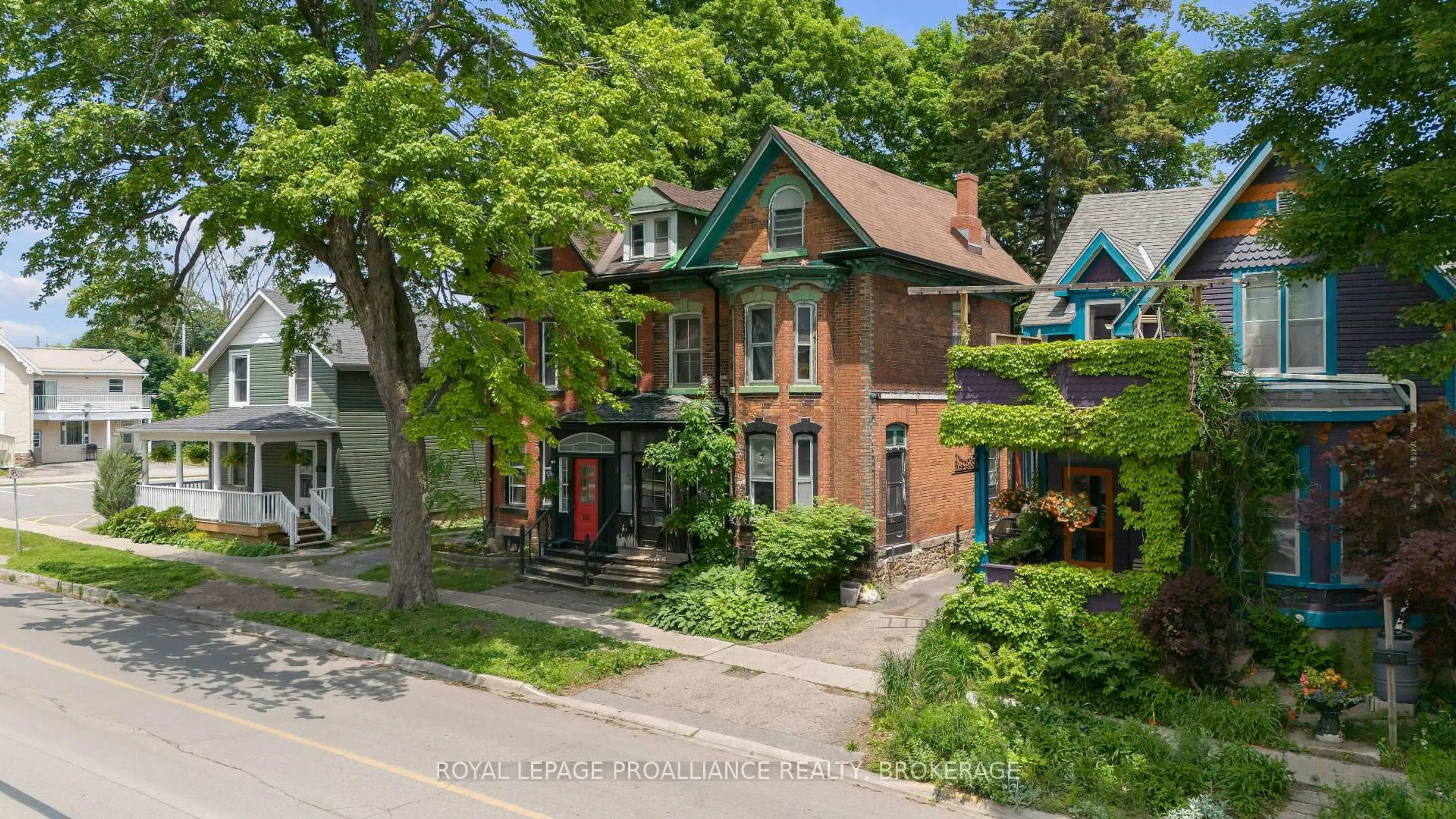 A pic from outside/outdoor area/front of a property/back of a property/a pic from drone, street for 145 Main St, Gananoque Ontario K7G 2M1