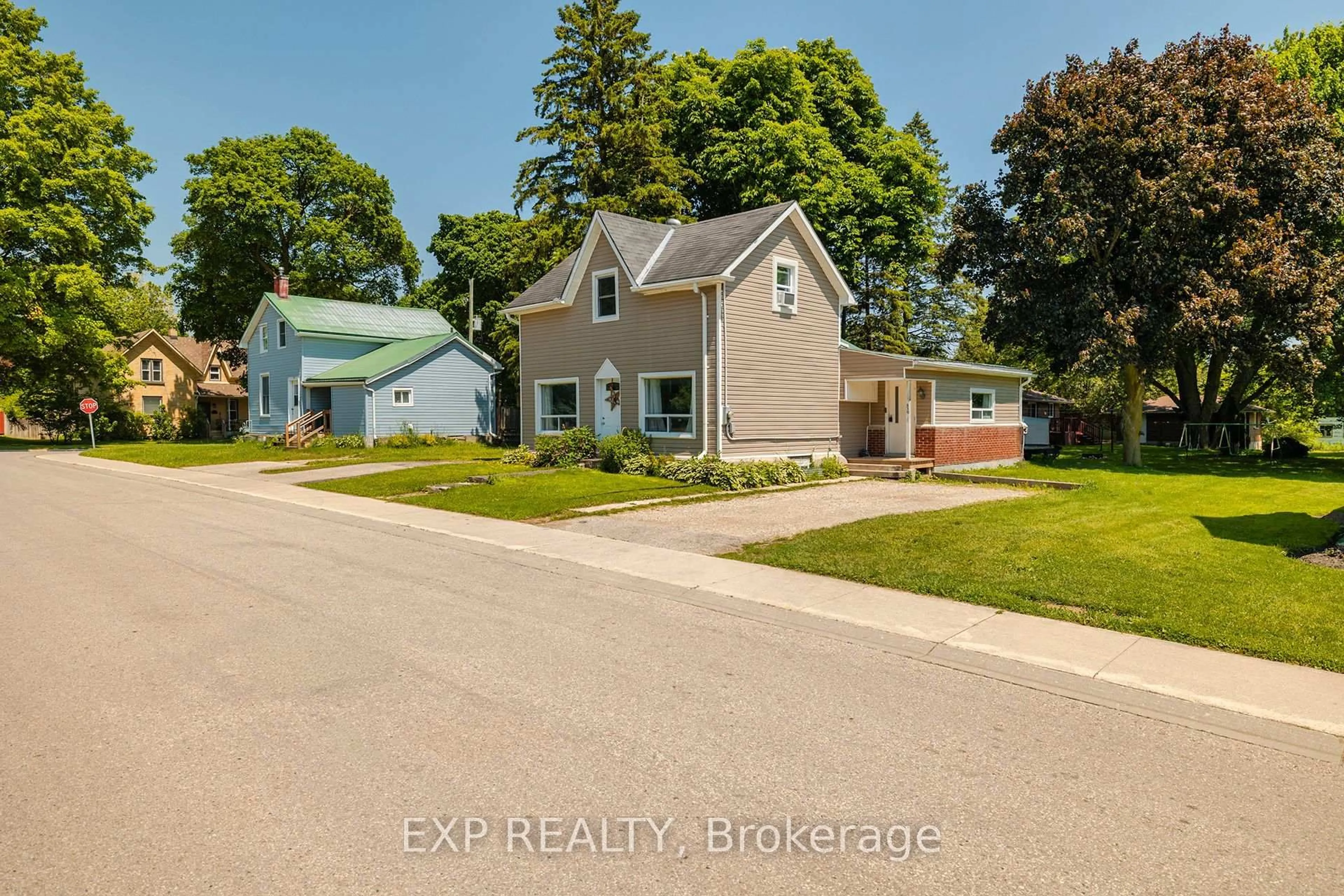 A pic from outside/outdoor area/front of a property/back of a property/a pic from drone, street for 530 Wellington St, Minto Ontario N0G 2P0