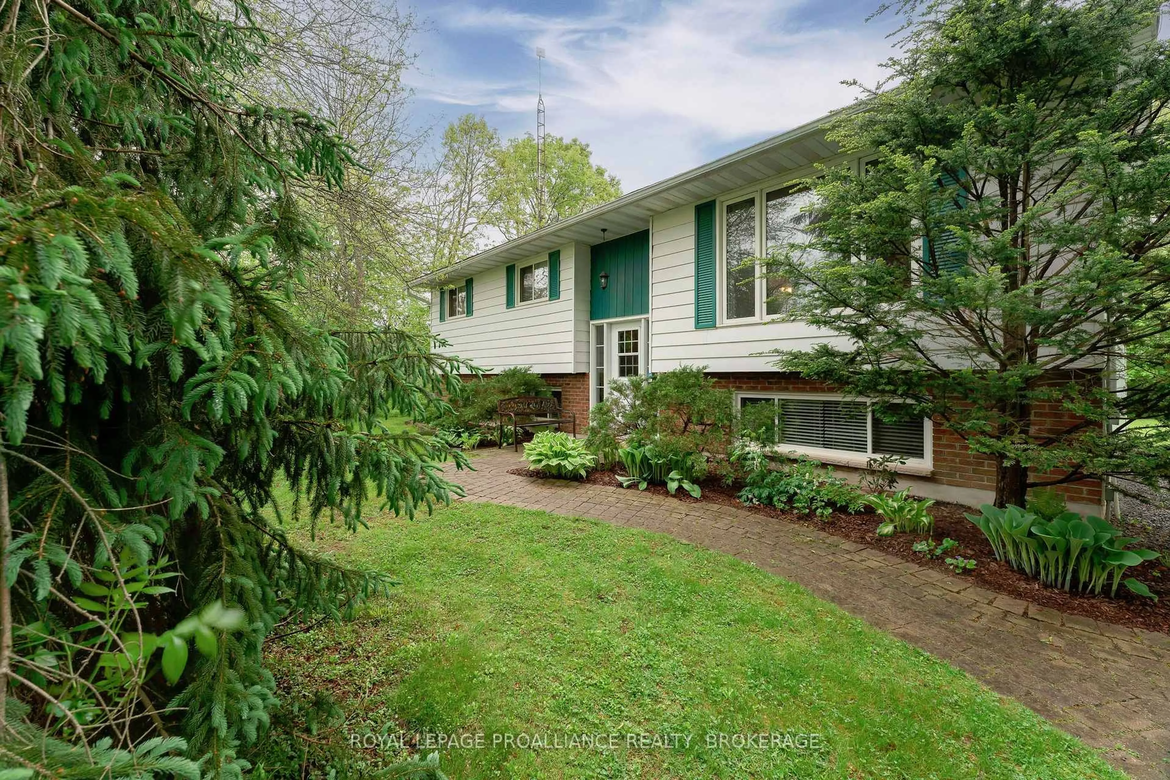 Home with vinyl exterior material, street for 935 Haig Rd, Leeds and the Thousand Islands Ontario K0E 1L0