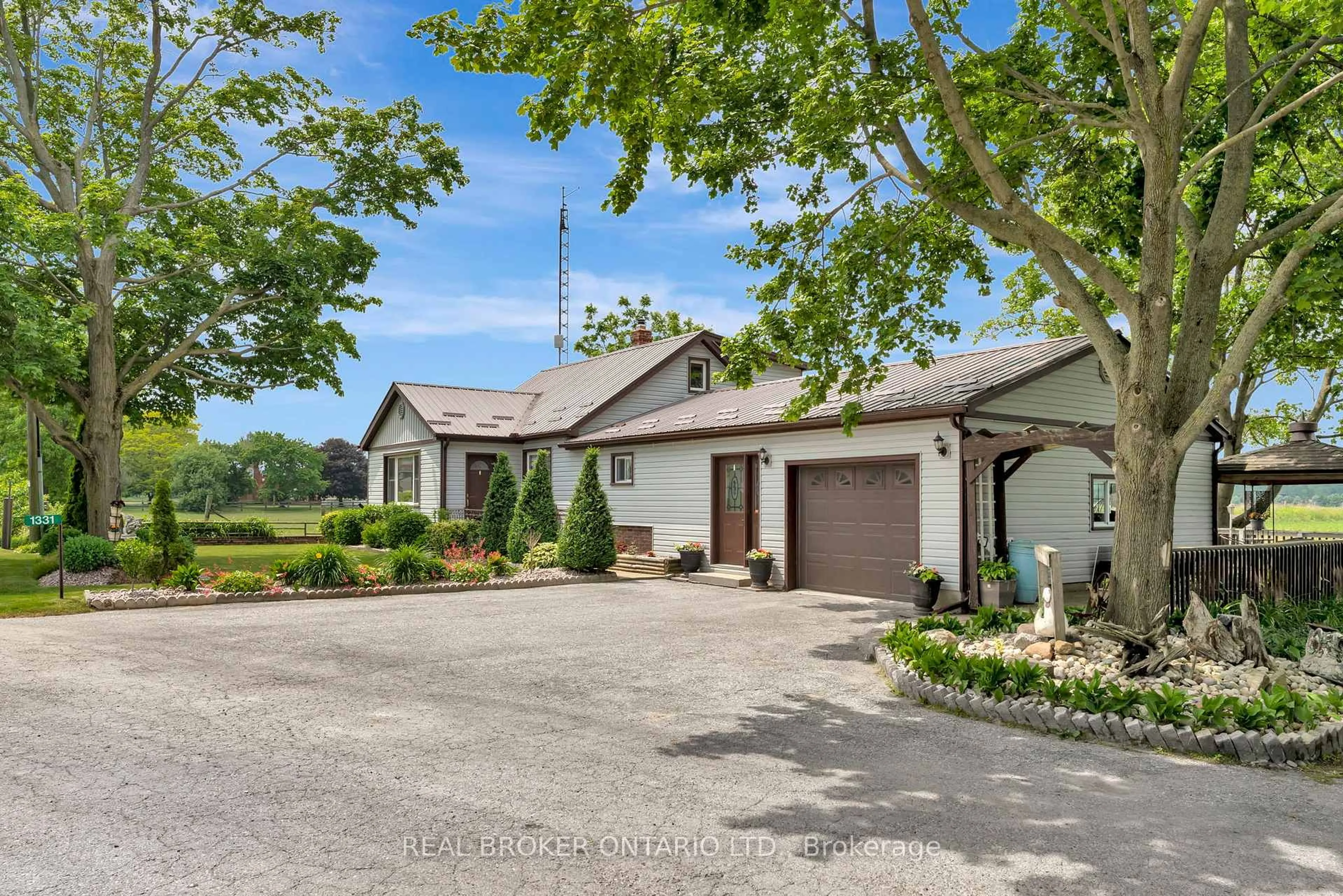 A pic from outside/outdoor area/front of a property/back of a property/a pic from drone, street for 1331 12th Concession Rd, Norfolk Ontario N0E 1G0