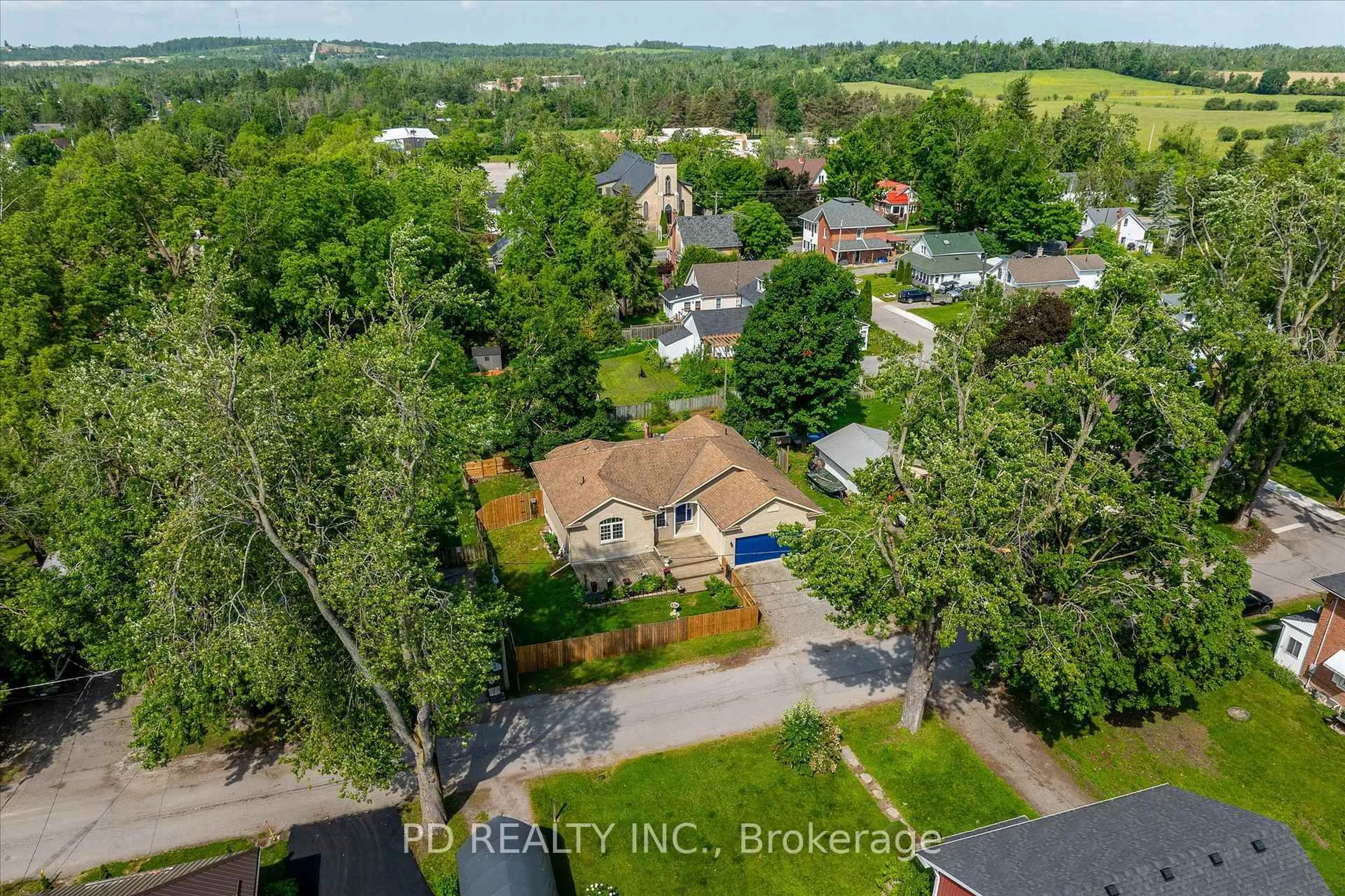 A pic from outside/outdoor area/front of a property/back of a property/a pic from drone, street for 19 George St St, Kawartha Lakes Ontario K0L 2W0