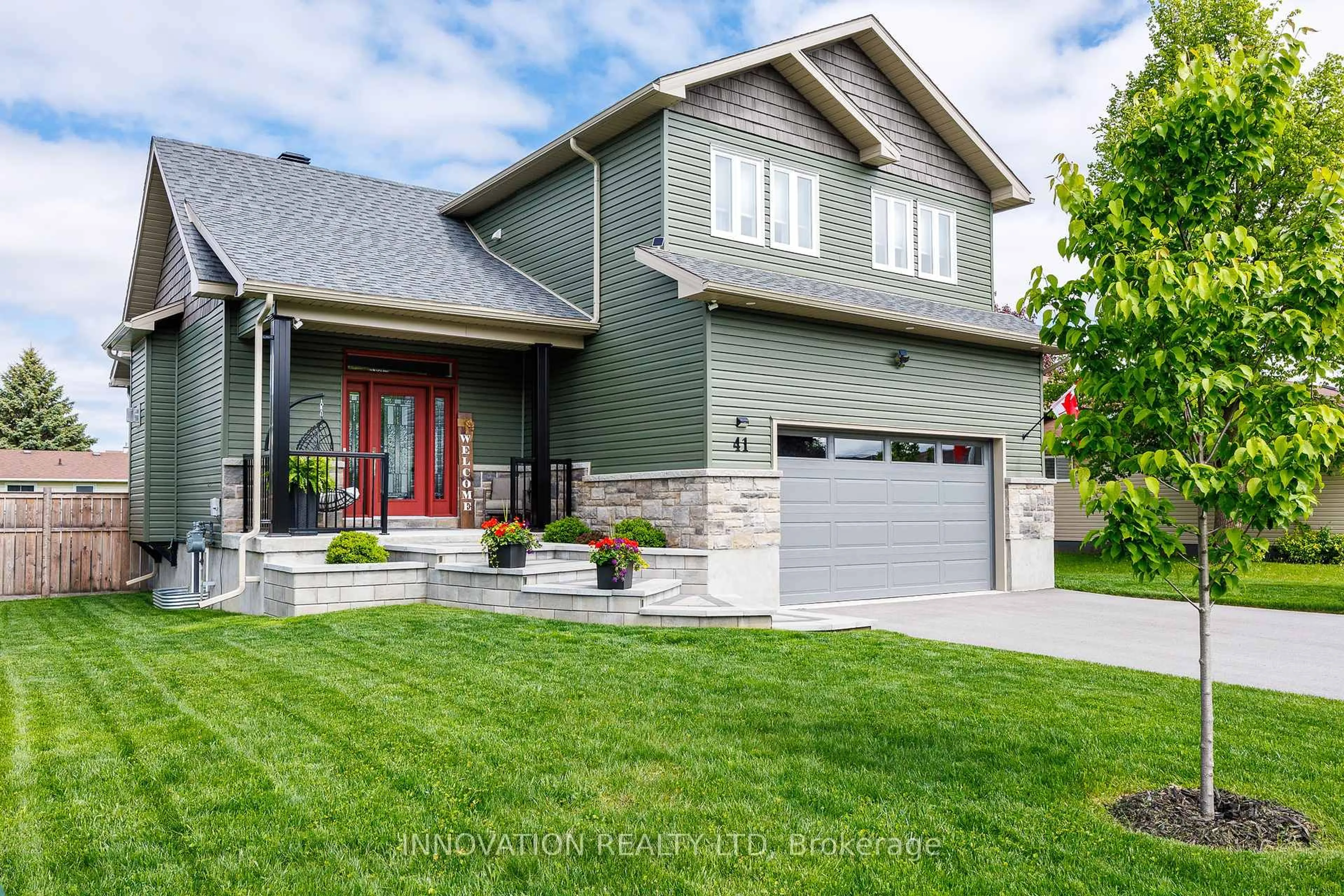 Home with vinyl exterior material, street for 41 Patterson Cres, Carleton Place Ontario K7C 4H4