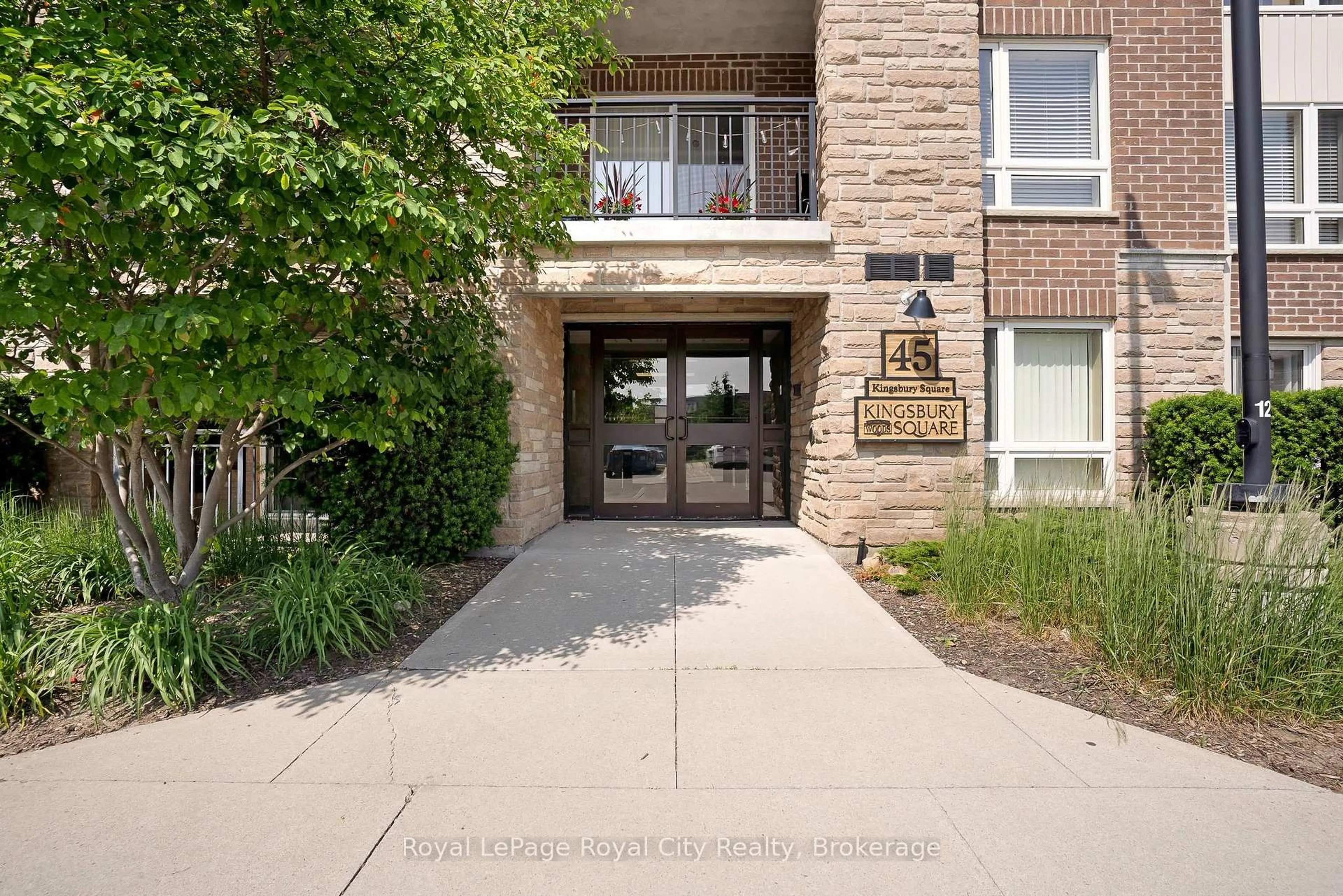 Indoor entryway for 45 Kingsbury Sq #214, Guelph Ontario N1L 0L2