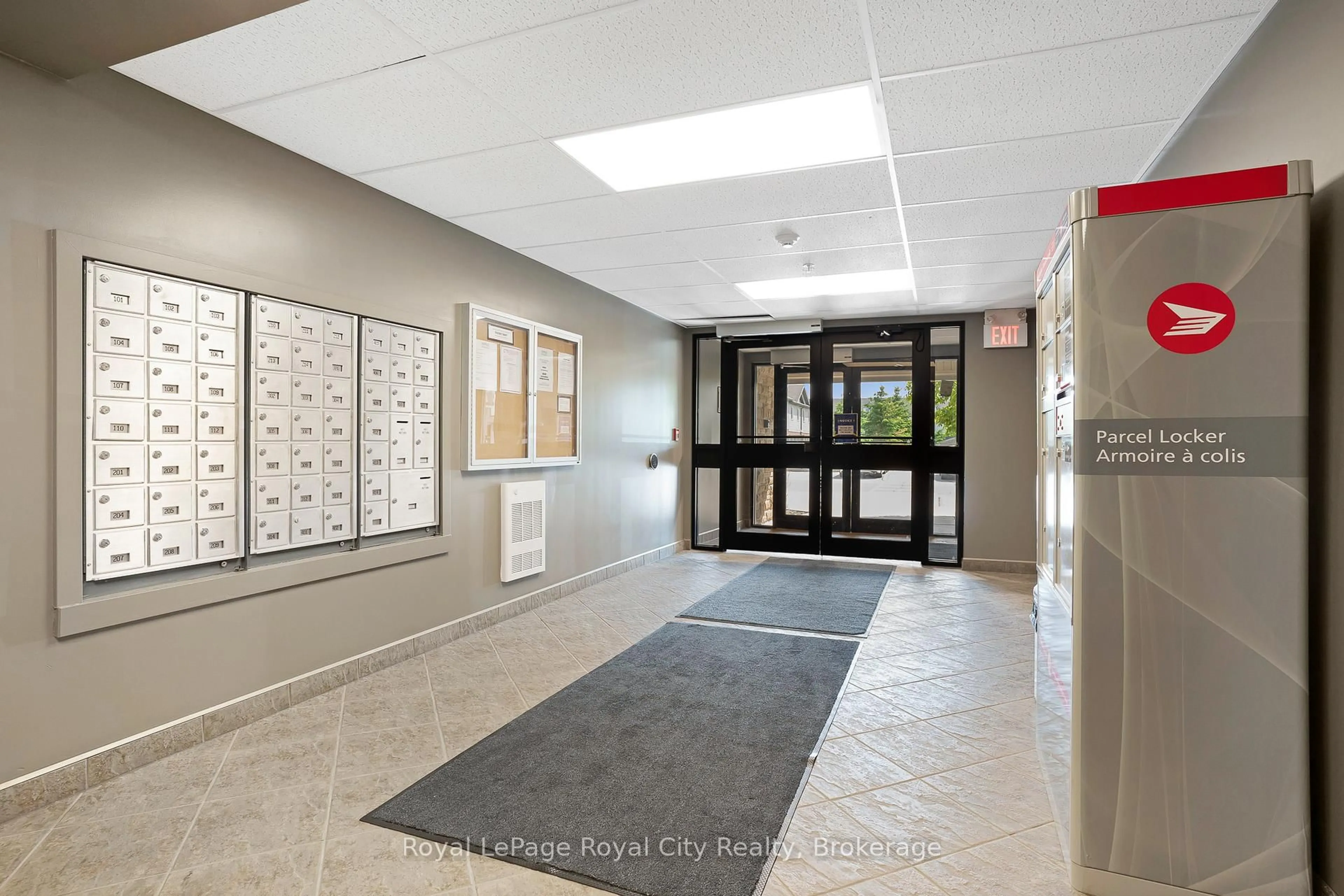 Indoor foyer for 45 Kingsbury Sq #214, Guelph Ontario N1L 0L2