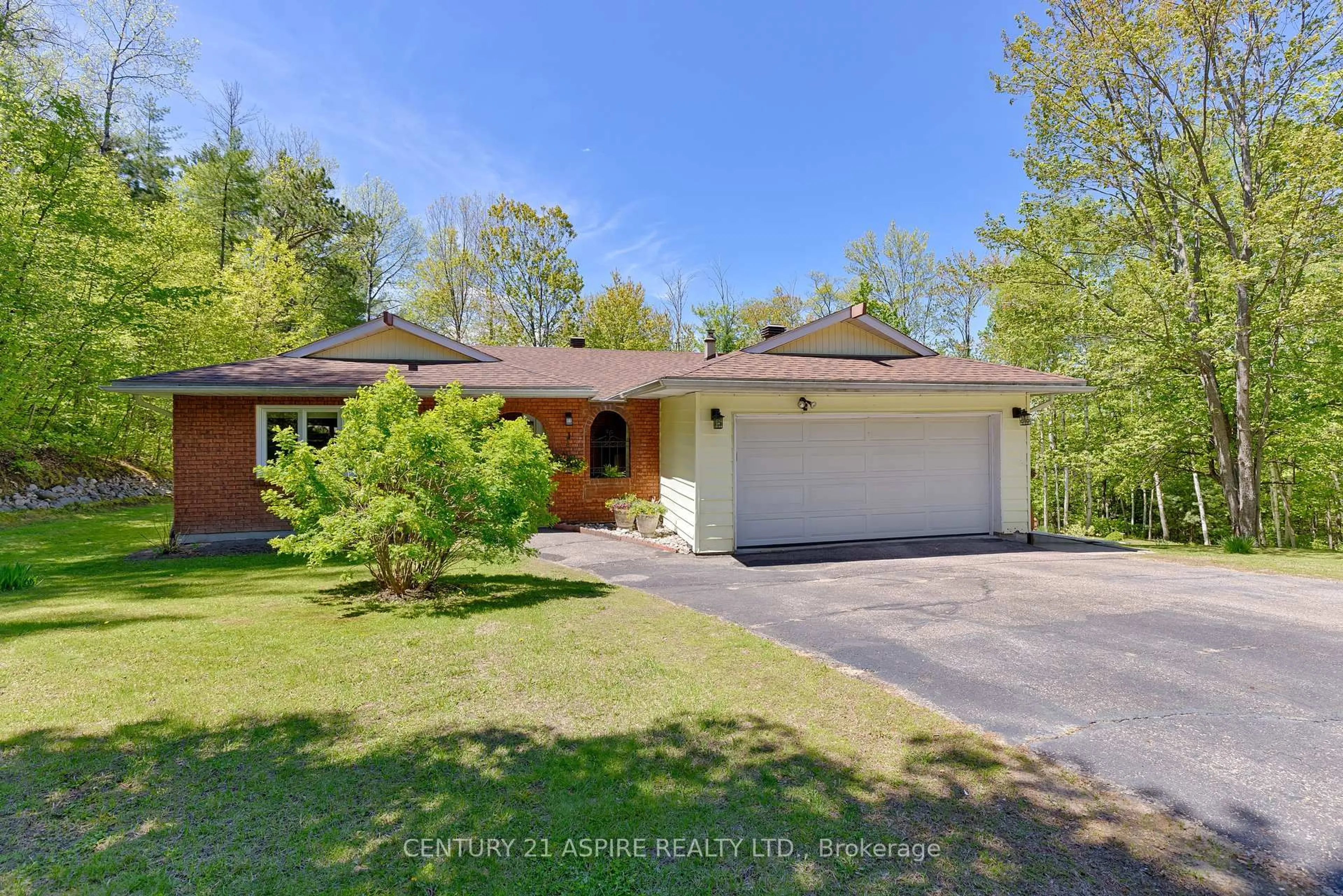 A pic from outside/outdoor area/front of a property/back of a property/a pic from drone, street for 165 Rahns Rd, Pembroke Ontario K8A 6W8