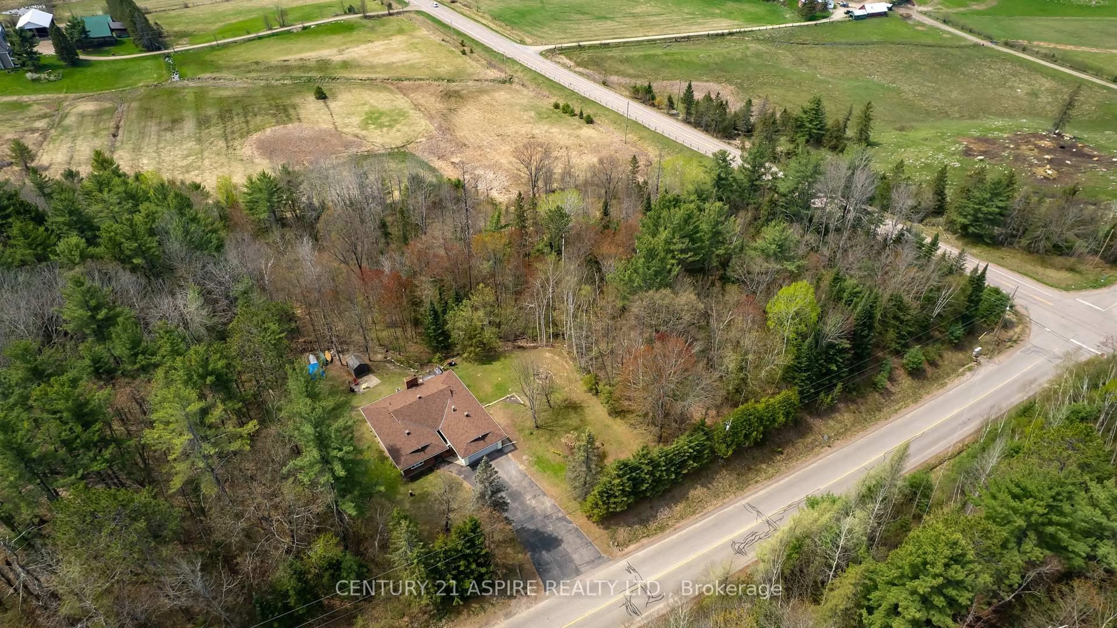 A pic from outside/outdoor area/front of a property/back of a property/a pic from drone, street for 165 Rahns Rd, Pembroke Ontario K8A 6W8