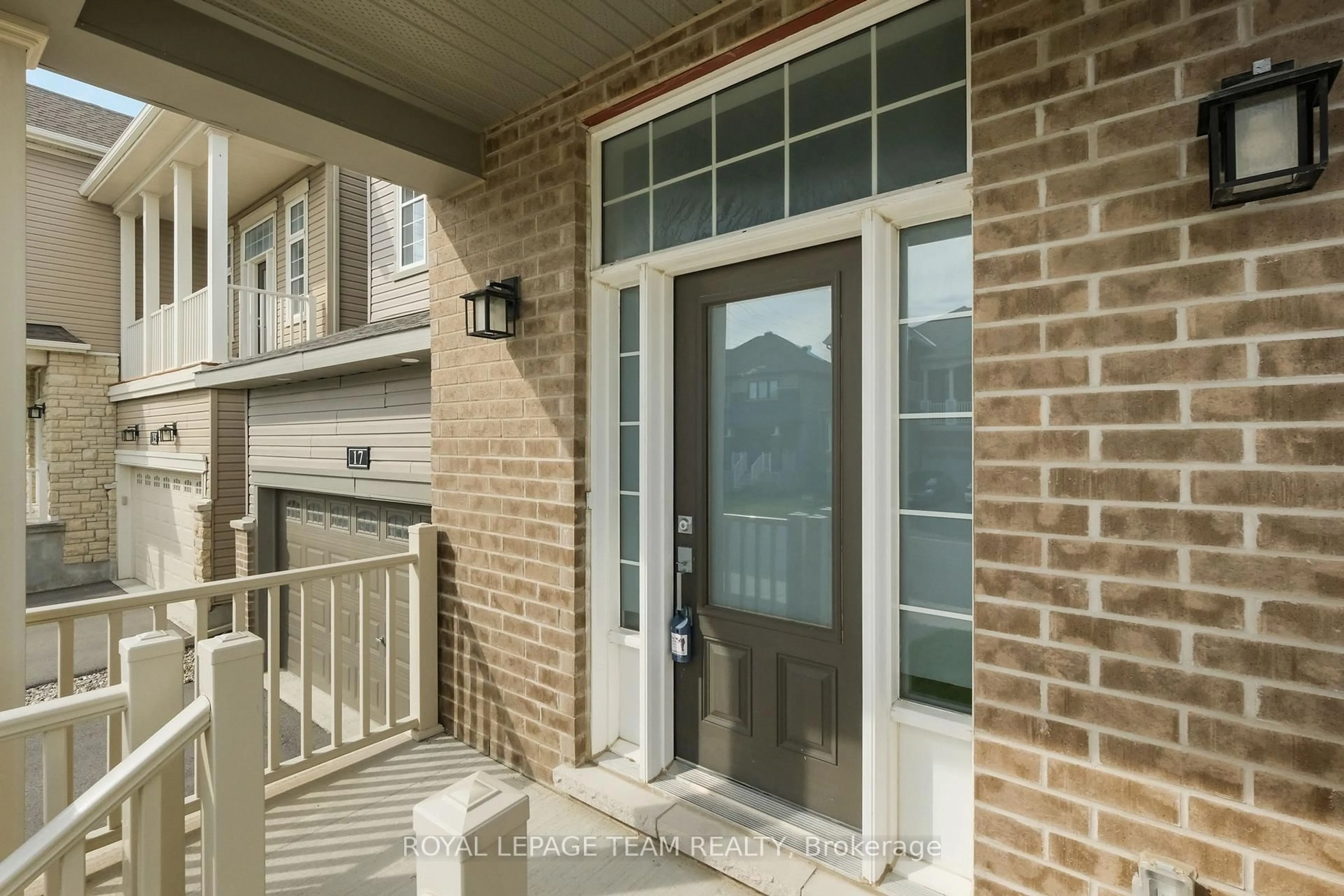 Indoor entryway for 17 Aura Ave, Ottawa Ontario K2J 6S1