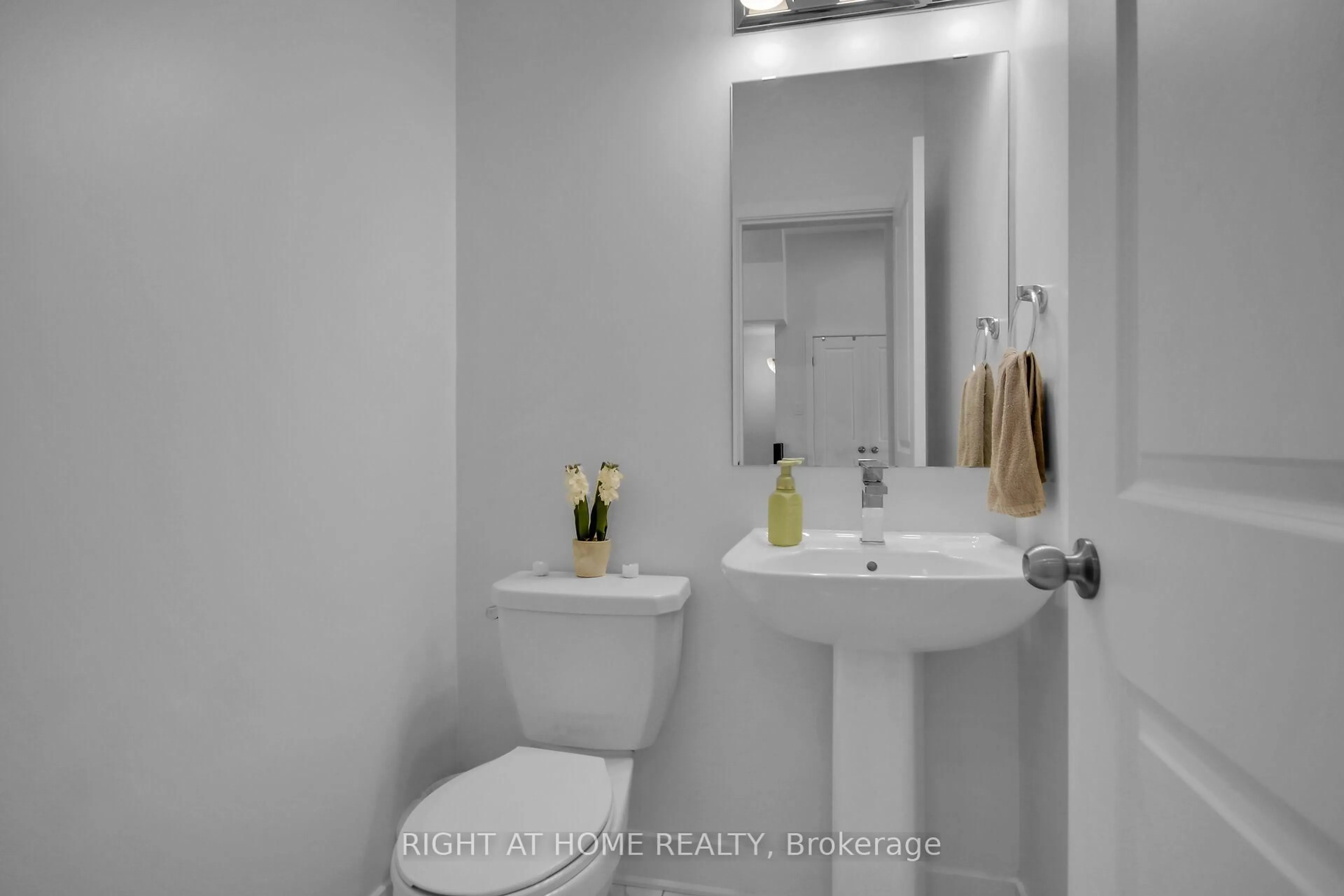 Standard bathroom, ceramic/tile floor for 741 TWIST Way, Ottawa Ontario K2V 0M9