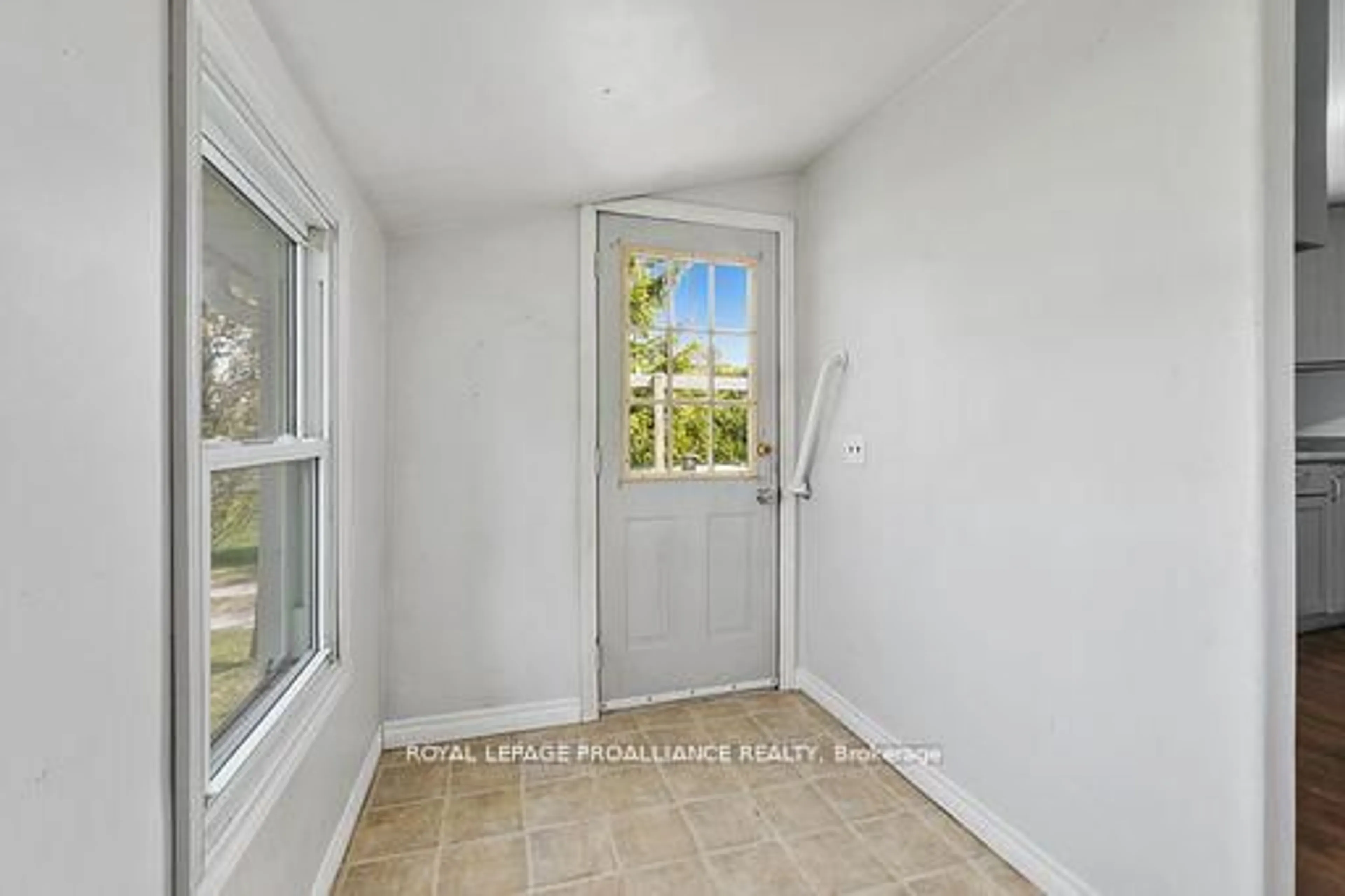 Indoor entryway for 86 Rolling Banks Rd #17B, Alnwick/Haldimand Ontario K0K 2X0