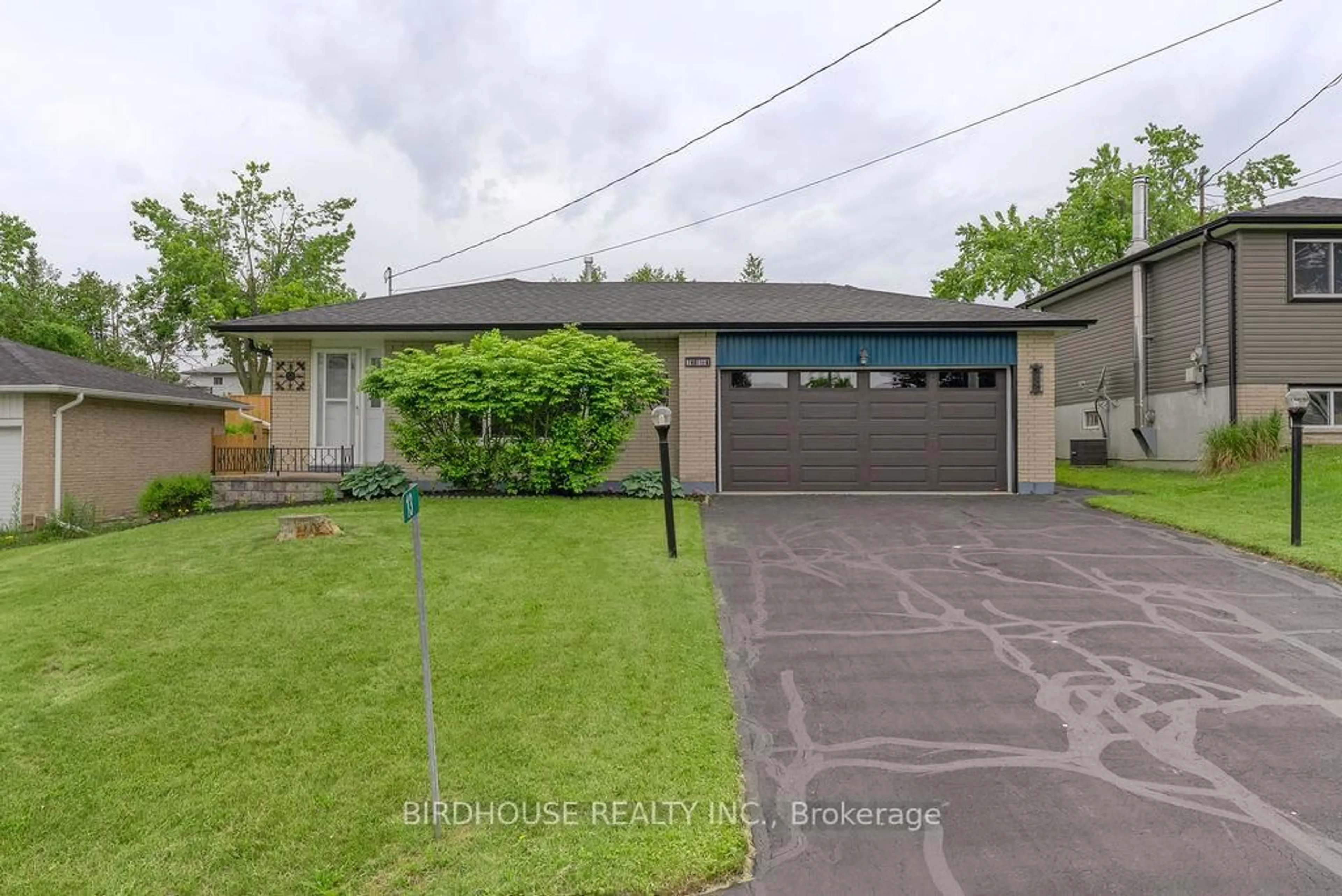 A pic from outside/outdoor area/front of a property/back of a property/a pic from drone, street for 13 Mohawk Dr, Kawartha Lakes Ontario K9V 0J1
