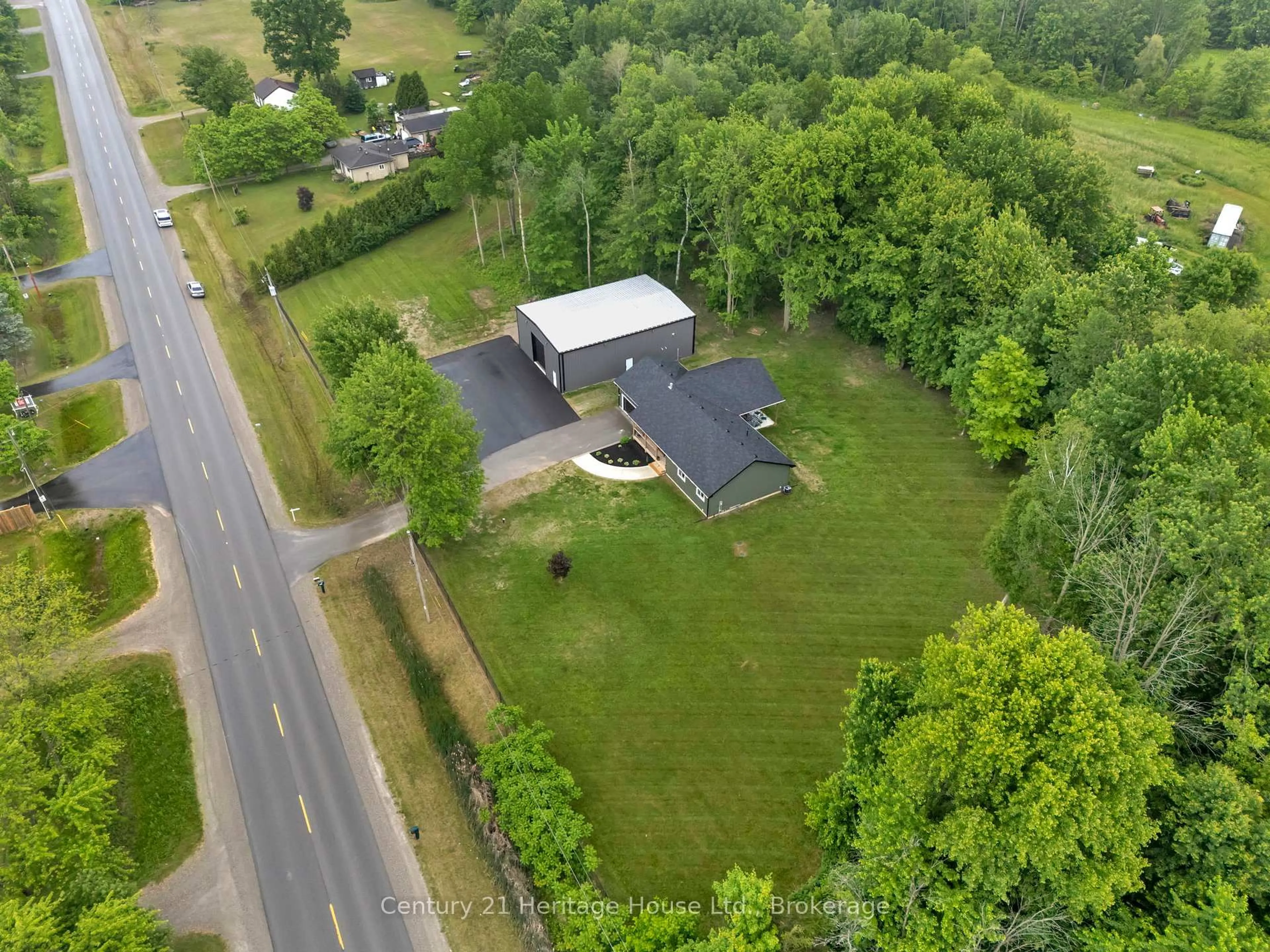A pic from outside/outdoor area/front of a property/back of a property/a pic from drone, unknown for 7504 Indian Line, Norfolk Ontario N0E 1Z0