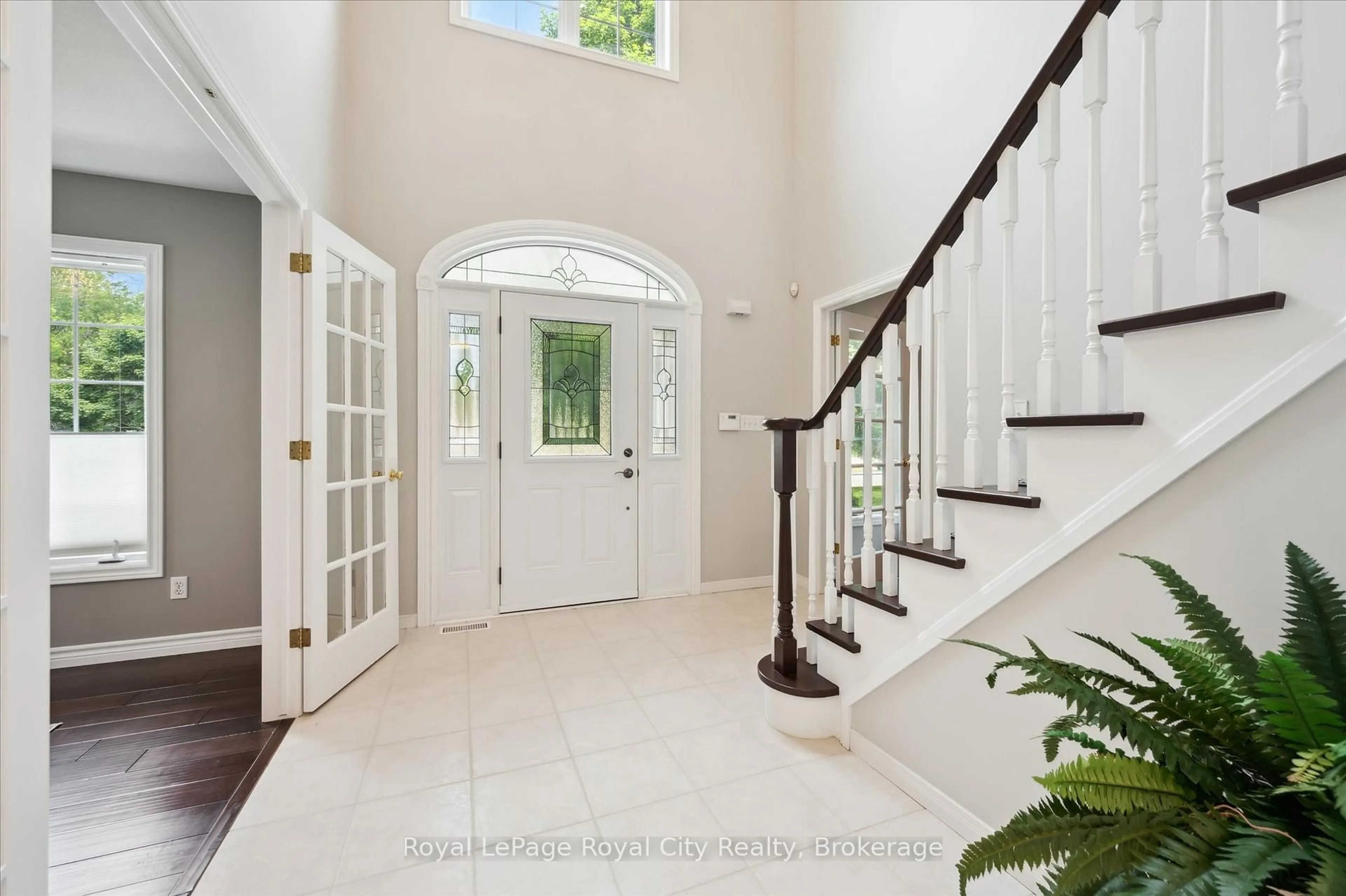 Indoor entryway for 25 Jason Dr, Guelph/Eramosa Ontario N1E 0N3