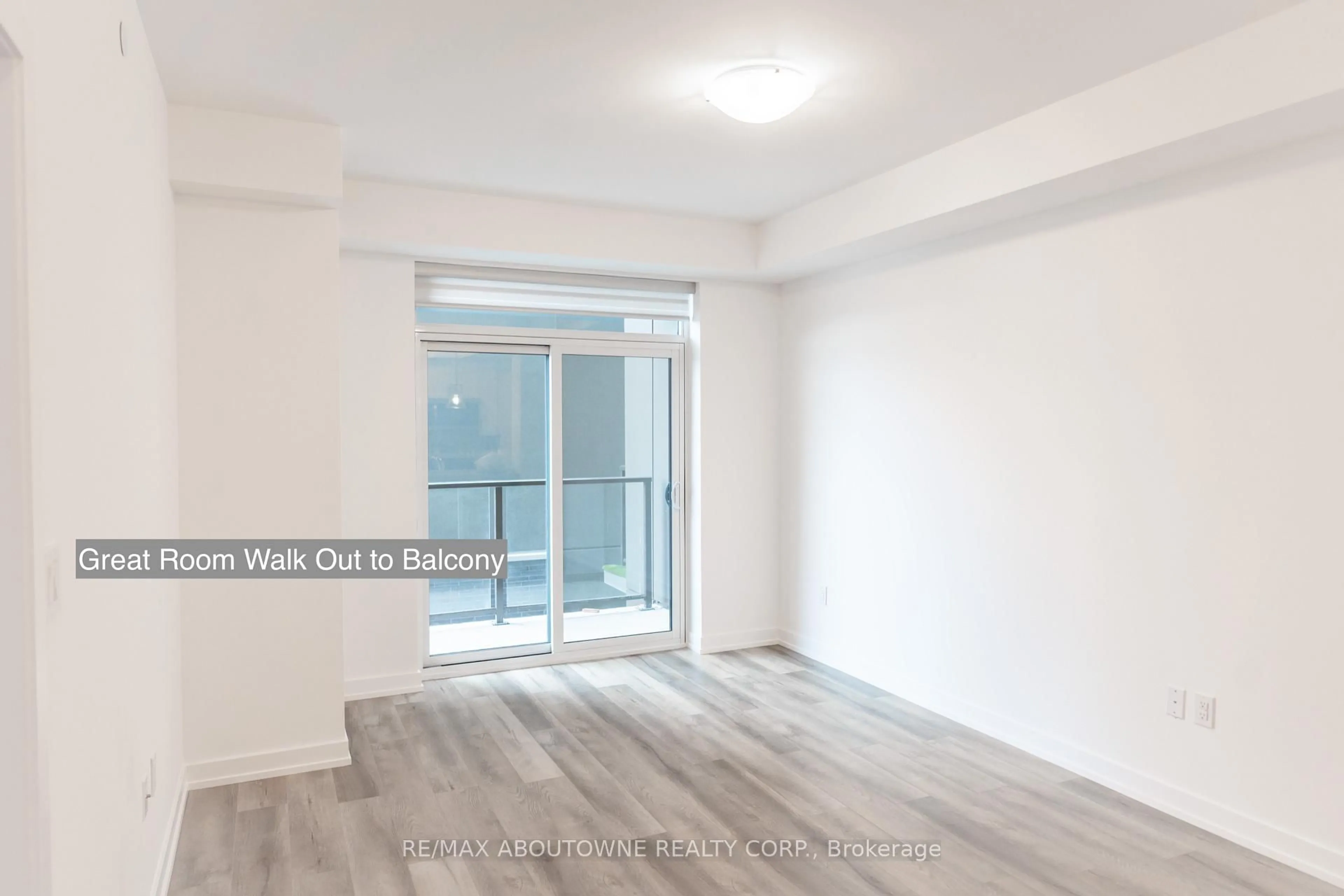 A pic of a room for 470 Dundas St #429, Hamilton Ontario L8B 2A6