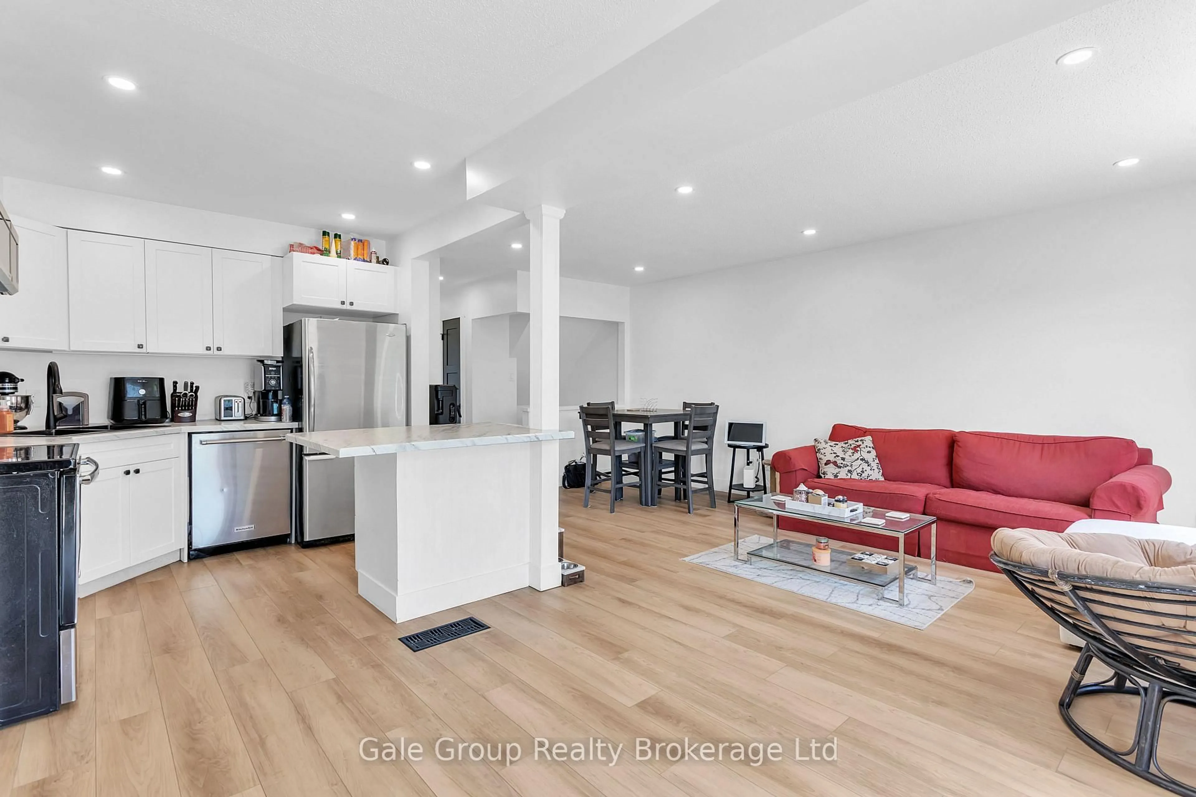 Open concept kitchen, unknown for 264 Kensington Ave, Ingersoll Ontario N5C 3X1