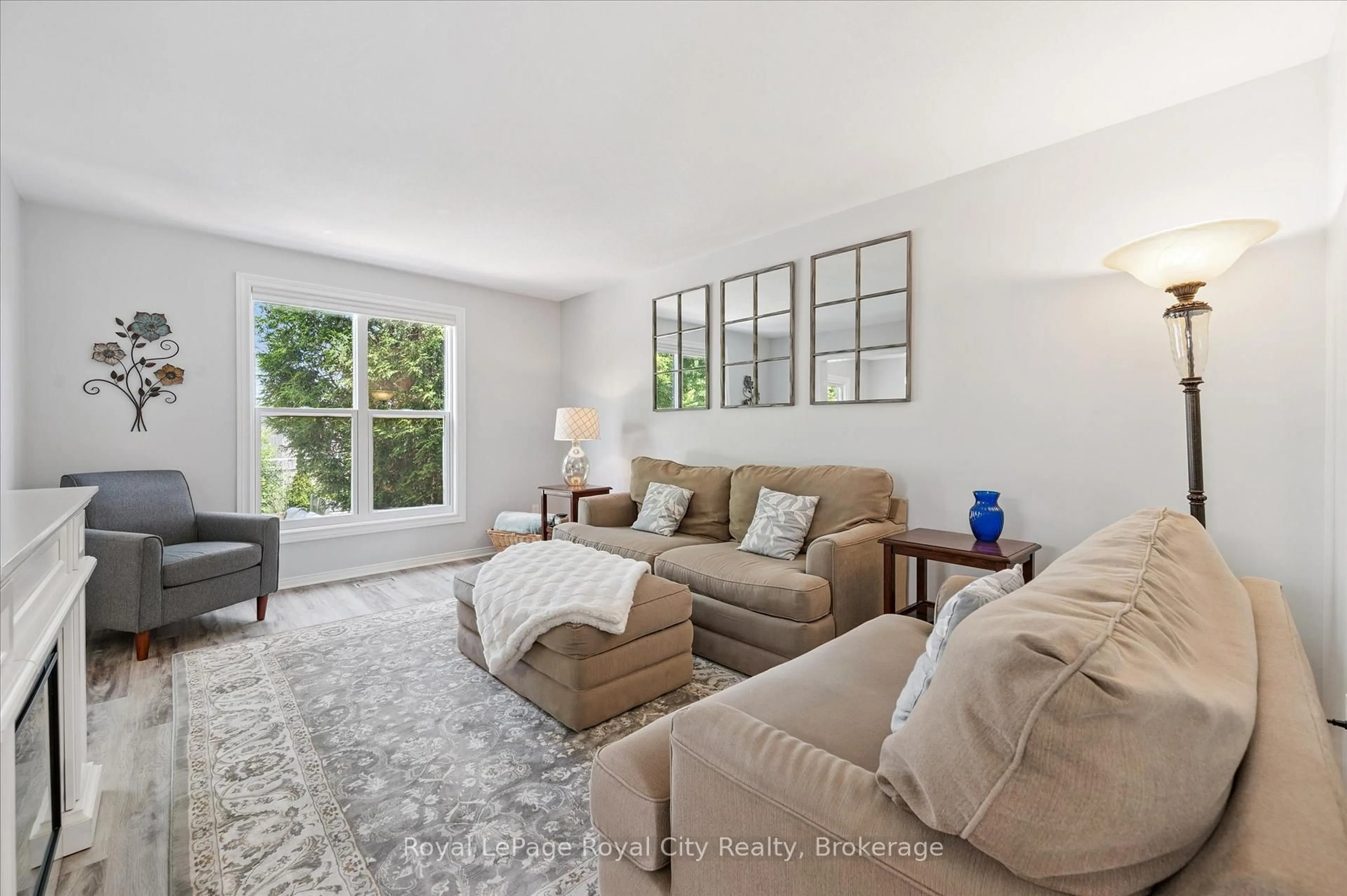 Living room with furniture, unknown for 67 Inverness Dr, Guelph Ontario N1E 6E4