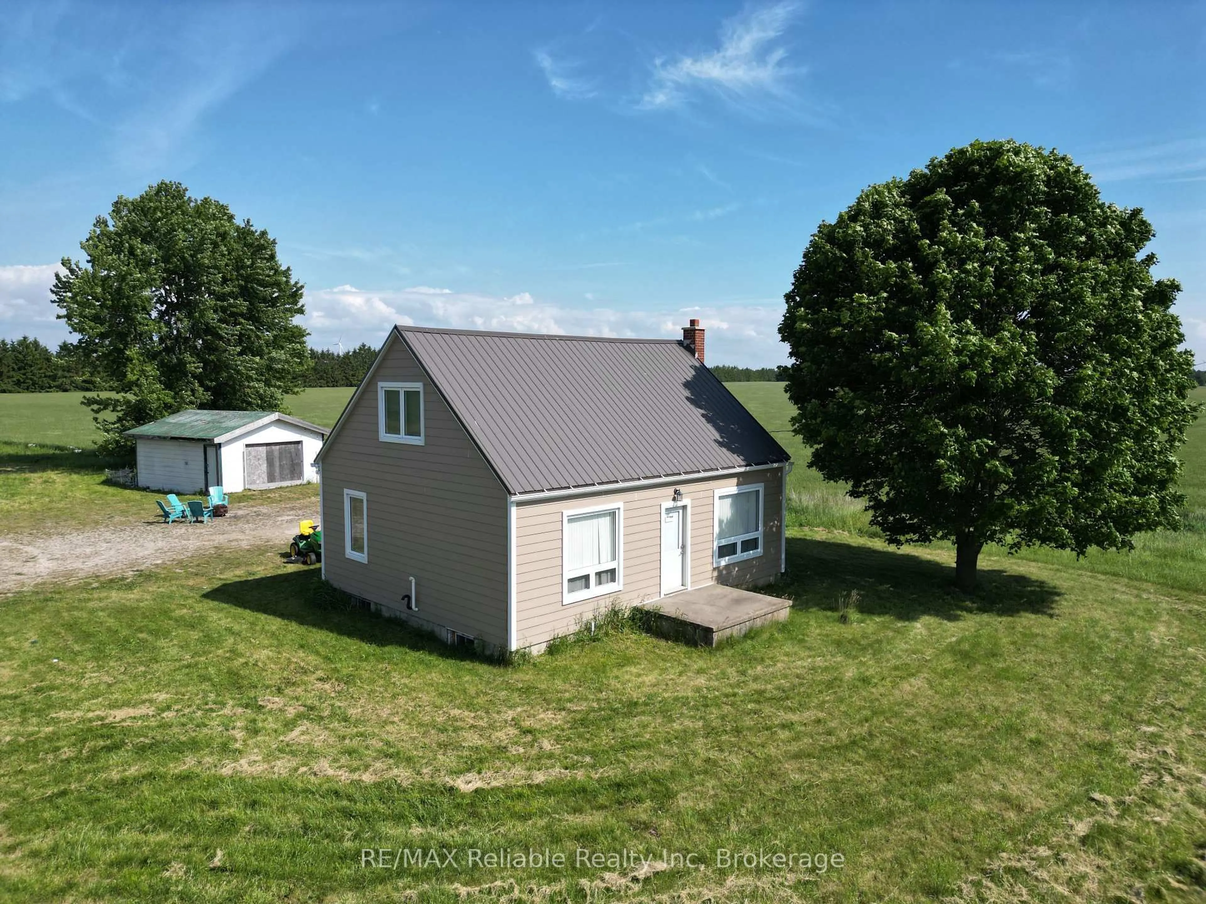 A pic from outside/outdoor area/front of a property/back of a property/a pic from drone, building for 73730 Bluewater Highway, Bluewater Ontario N0M 2T0