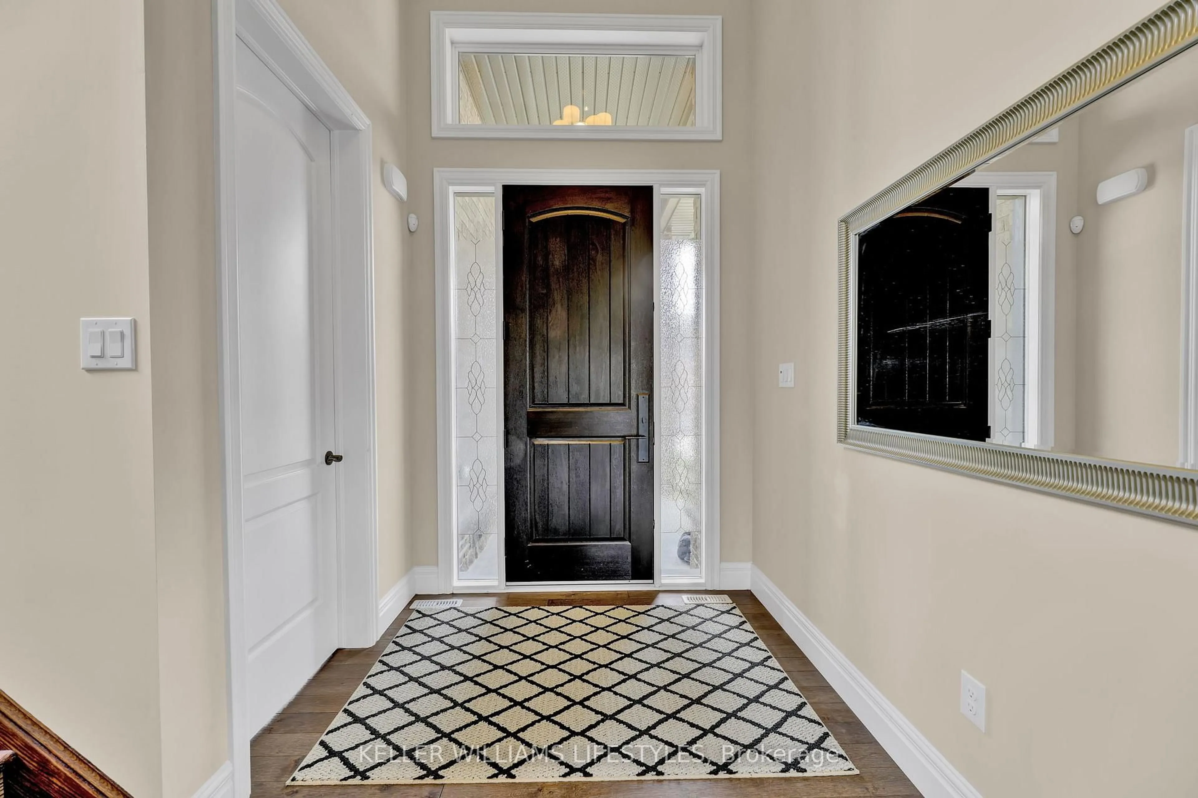 Indoor entryway for 2348 MEADOWLANDS Way, London North Ontario N6G 5L8