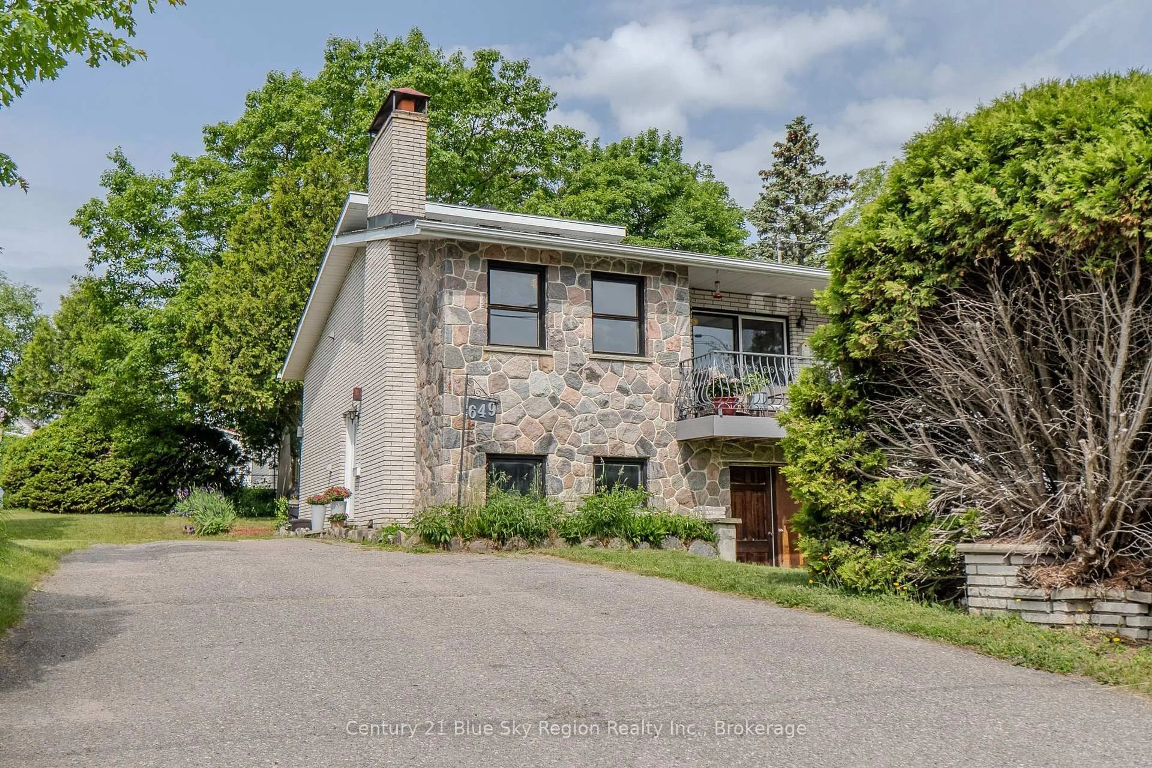 Home with brick exterior material, street for 649 McLeod St, North Bay Ontario P1B 5T1