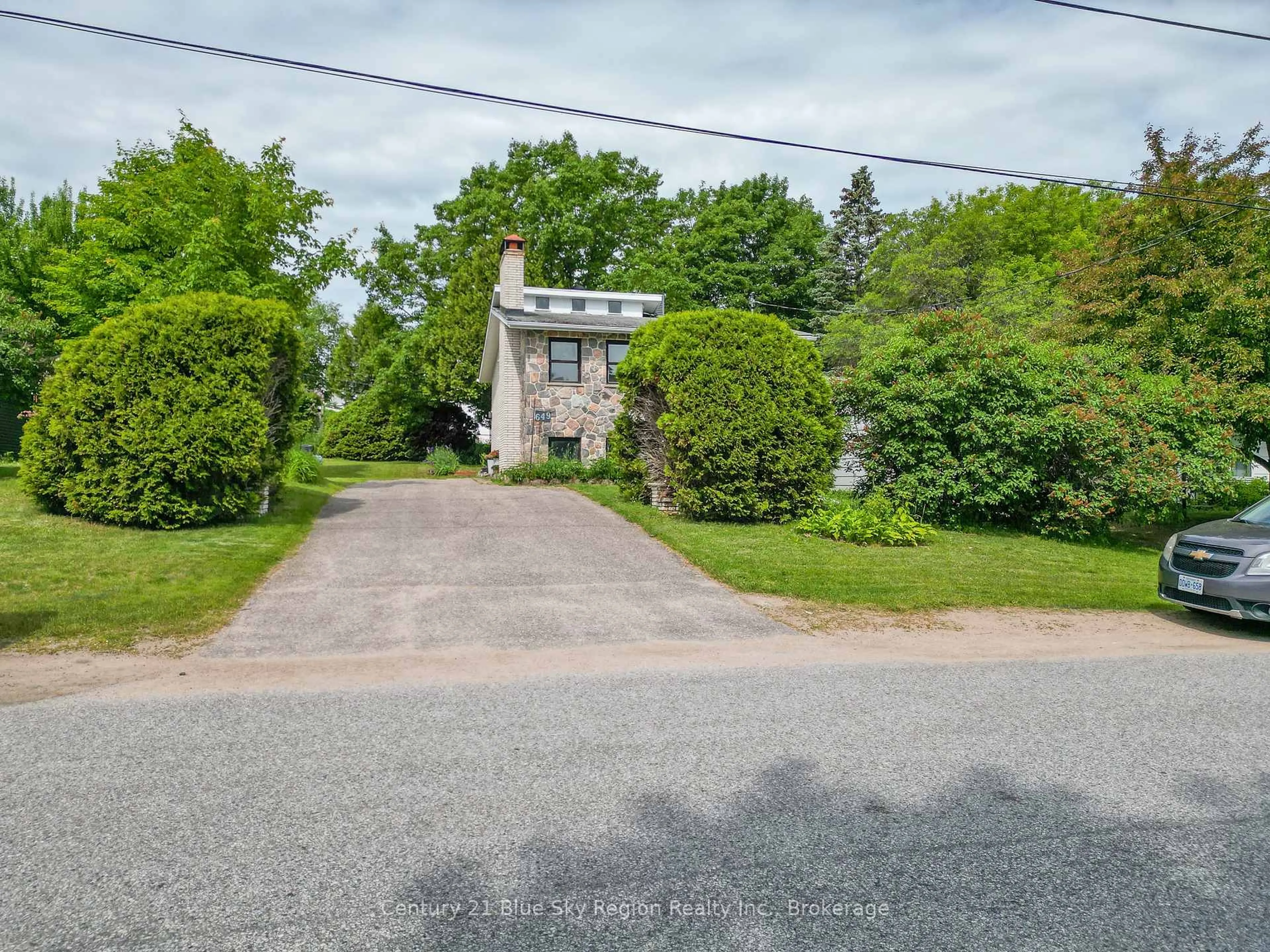 A pic from outside/outdoor area/front of a property/back of a property/a pic from drone, street for 649 McLeod St, North Bay Ontario P1B 5T1