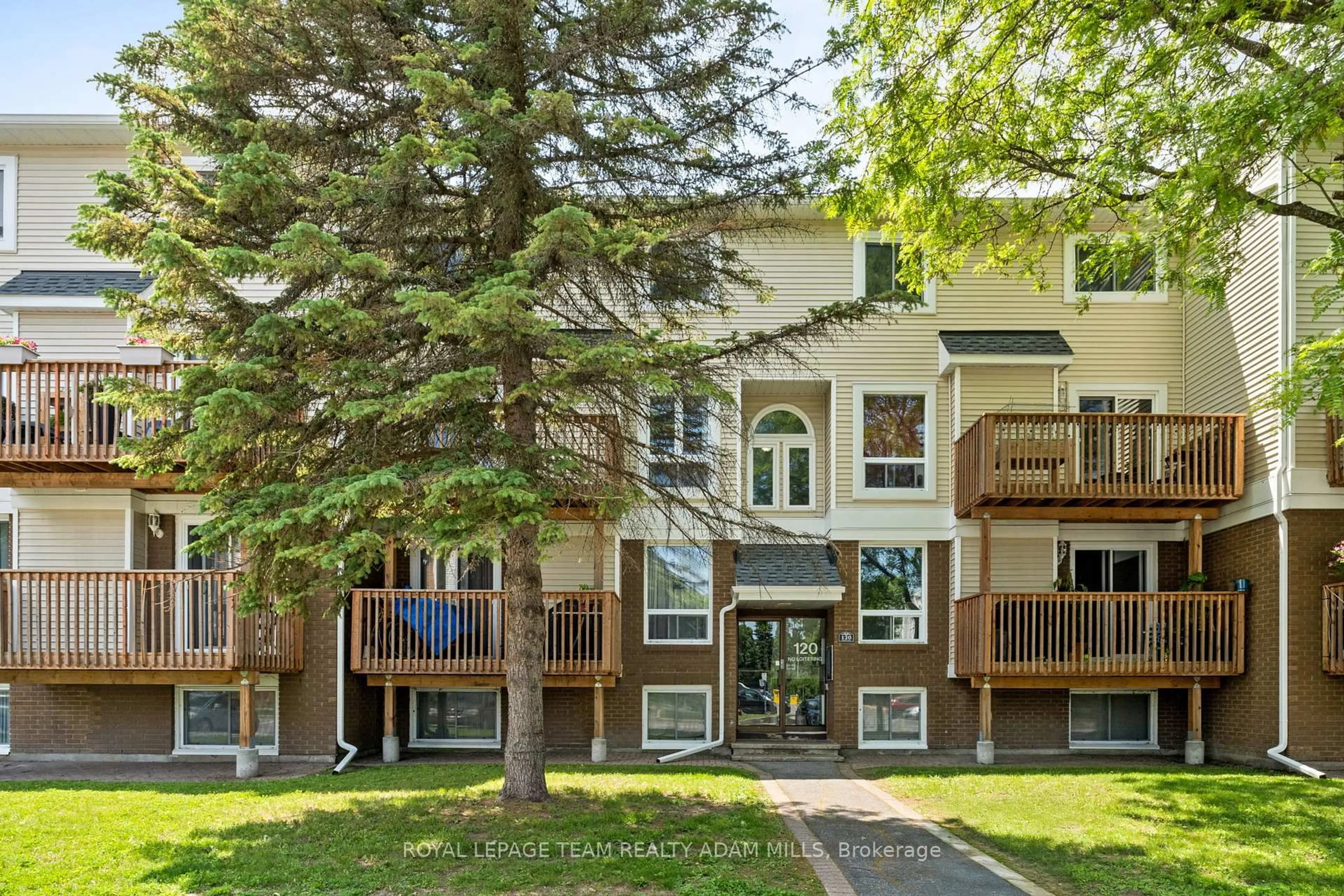 Patio, unknown for 120 Fenerty Crt #5, Ottawa Ontario K2L 3A7