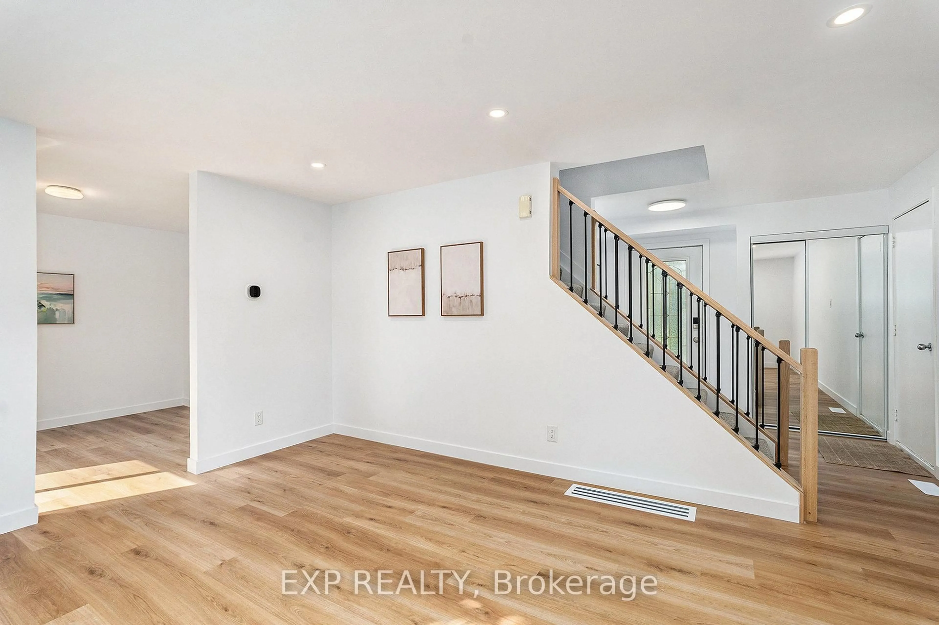 Indoor entryway for 39 Fieldgate Dr, Ottawa Ontario K2J 1V3