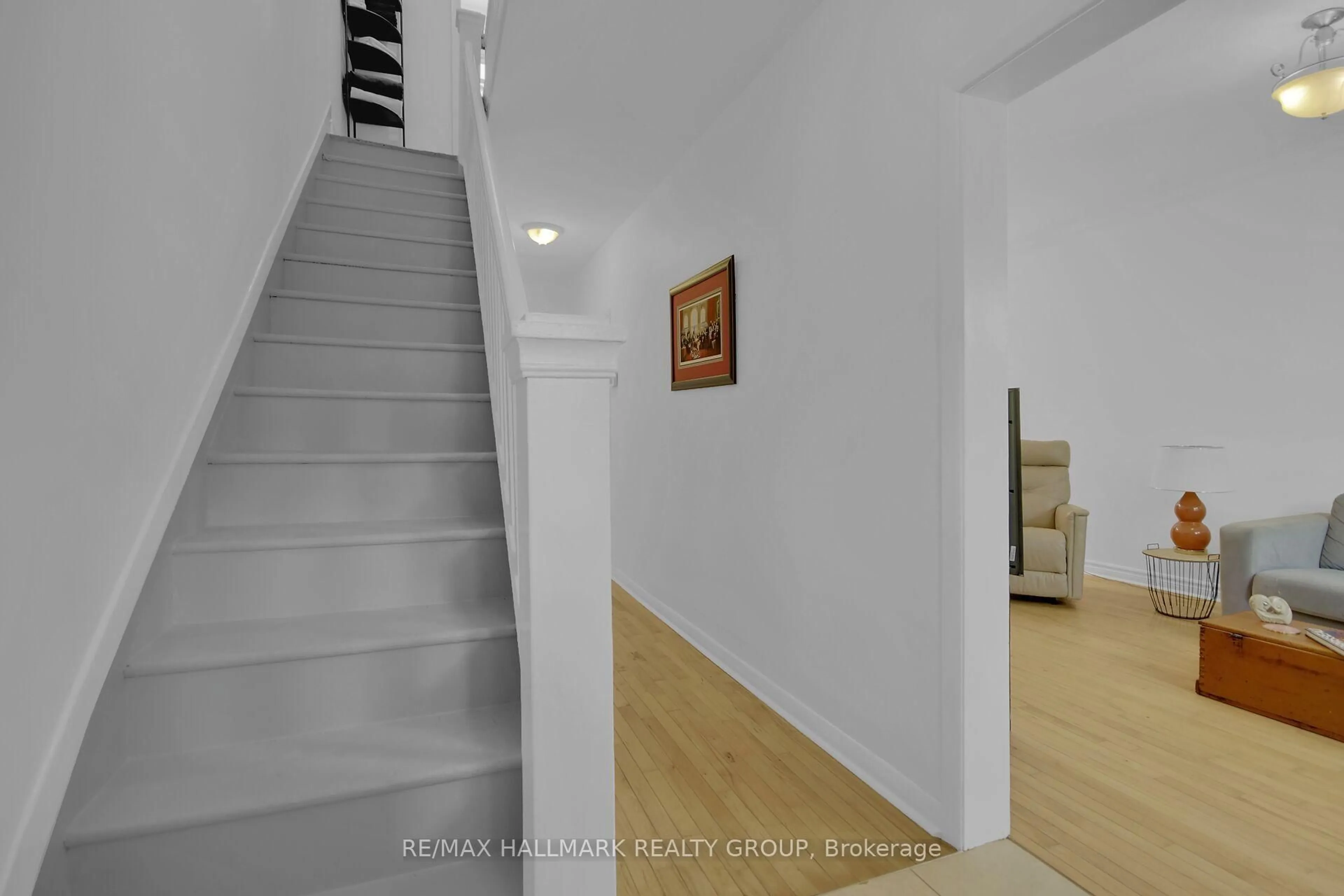 Stairs for 299 Parkdale Ave, Ottawa Ontario K1Y 1G5